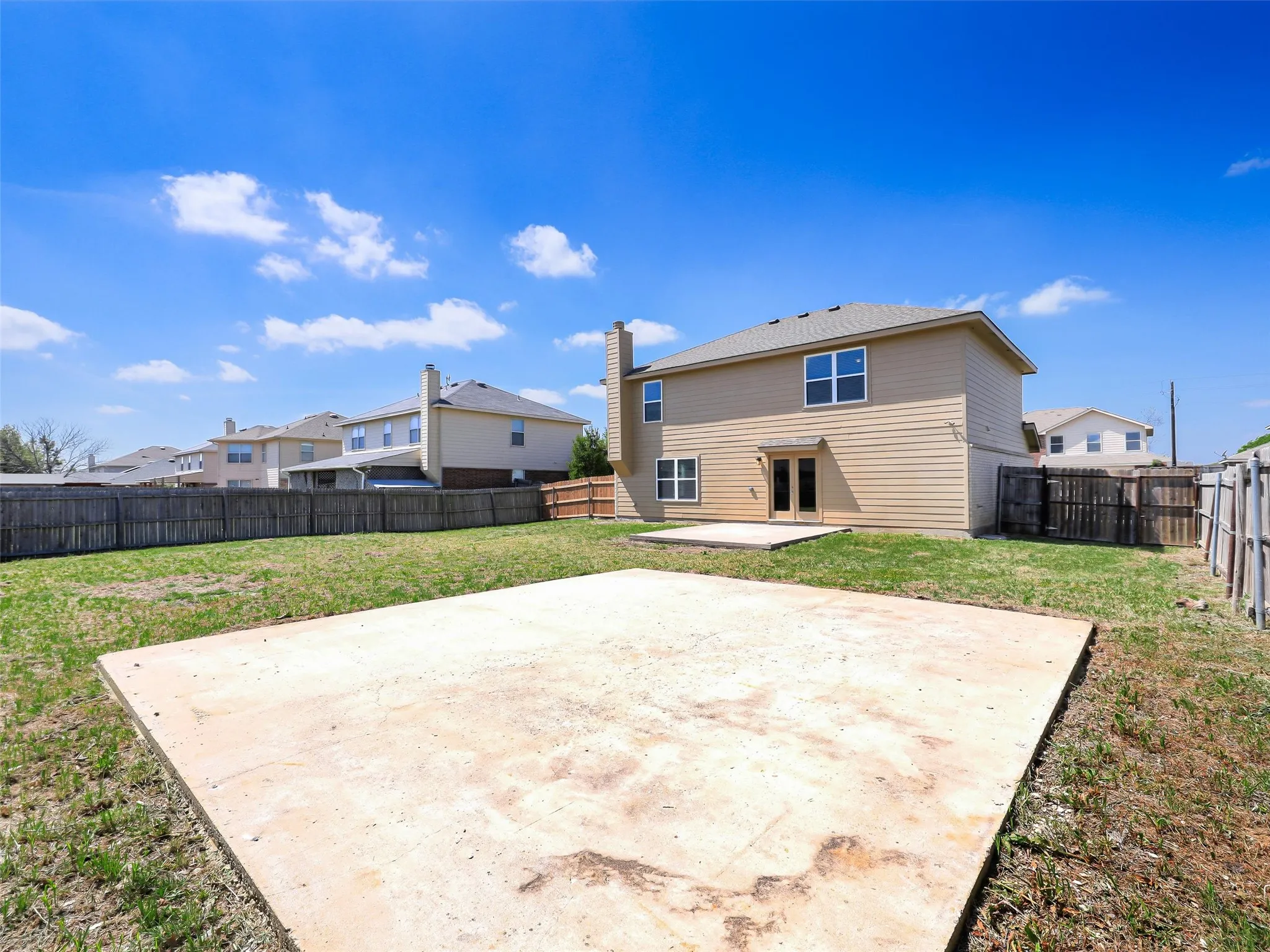 Single Family Residence For Sale in Denton County , 316 Spurlock Drive, Krum, Texas 76249, 3 Bedroom, 3 Bathroom, 2 Garage spaces, 1,913 Sqft, built in 2005, Preowned, mls#21226285, Real Estate Agent in Krum, Homes For Sale in Denton county, Homes For Sale in Krum, Realtor in Krum Texas, Real Estate Brokerage Independent Realty Texas, Luminita Cordes Realtor