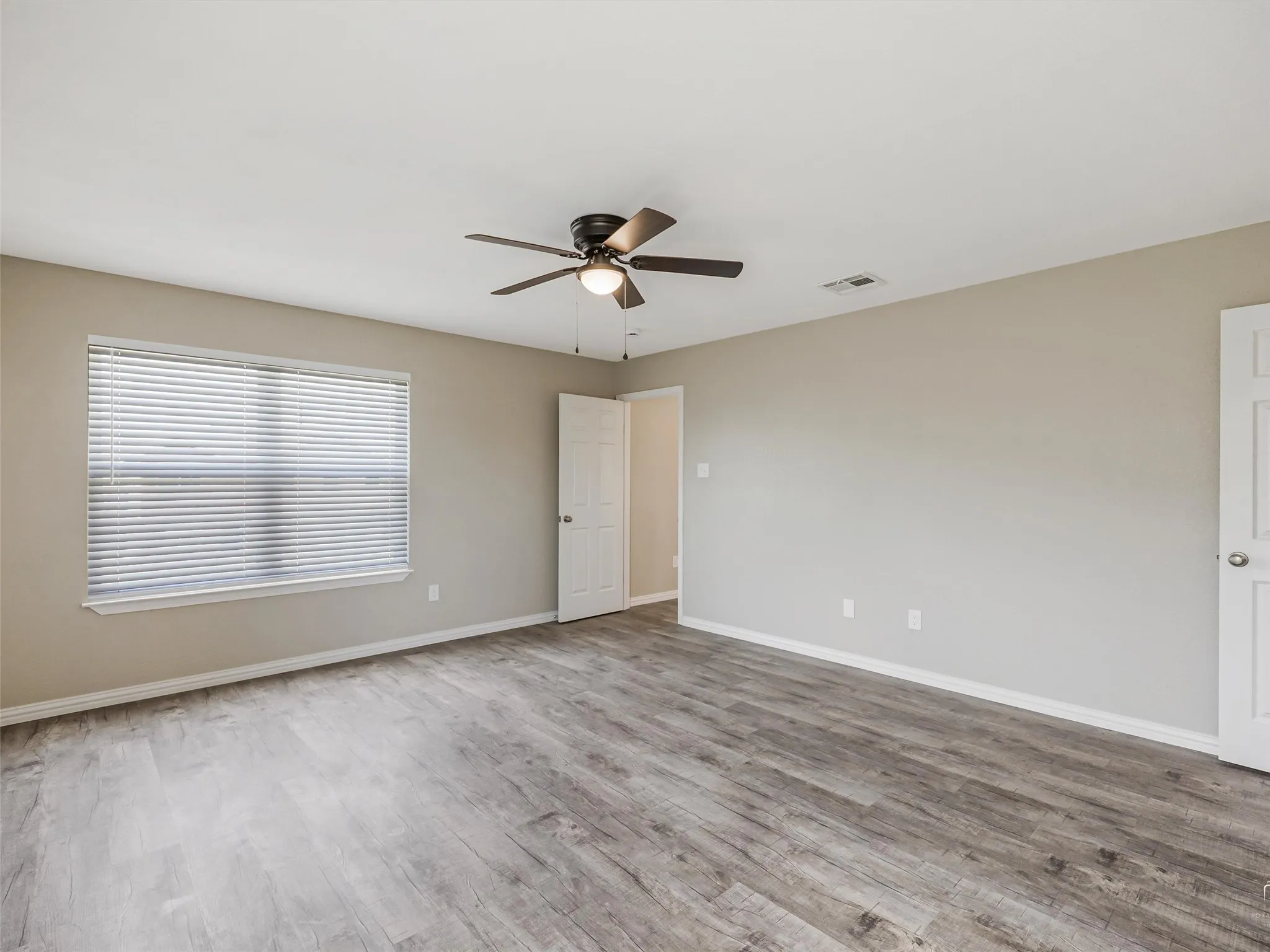 Single Family Residence For Sale in Denton County , 316 Spurlock Drive, Krum, Texas 76249, 3 Bedroom, 3 Bathroom, 2 Garage spaces, 1,913 Sqft, built in 2005, Preowned, mls#21226285, Real Estate Agent in Krum, Homes For Sale in Denton county, Homes For Sale in Krum, Realtor in Krum Texas, Real Estate Brokerage Independent Realty Texas, Luminita Cordes Realtor