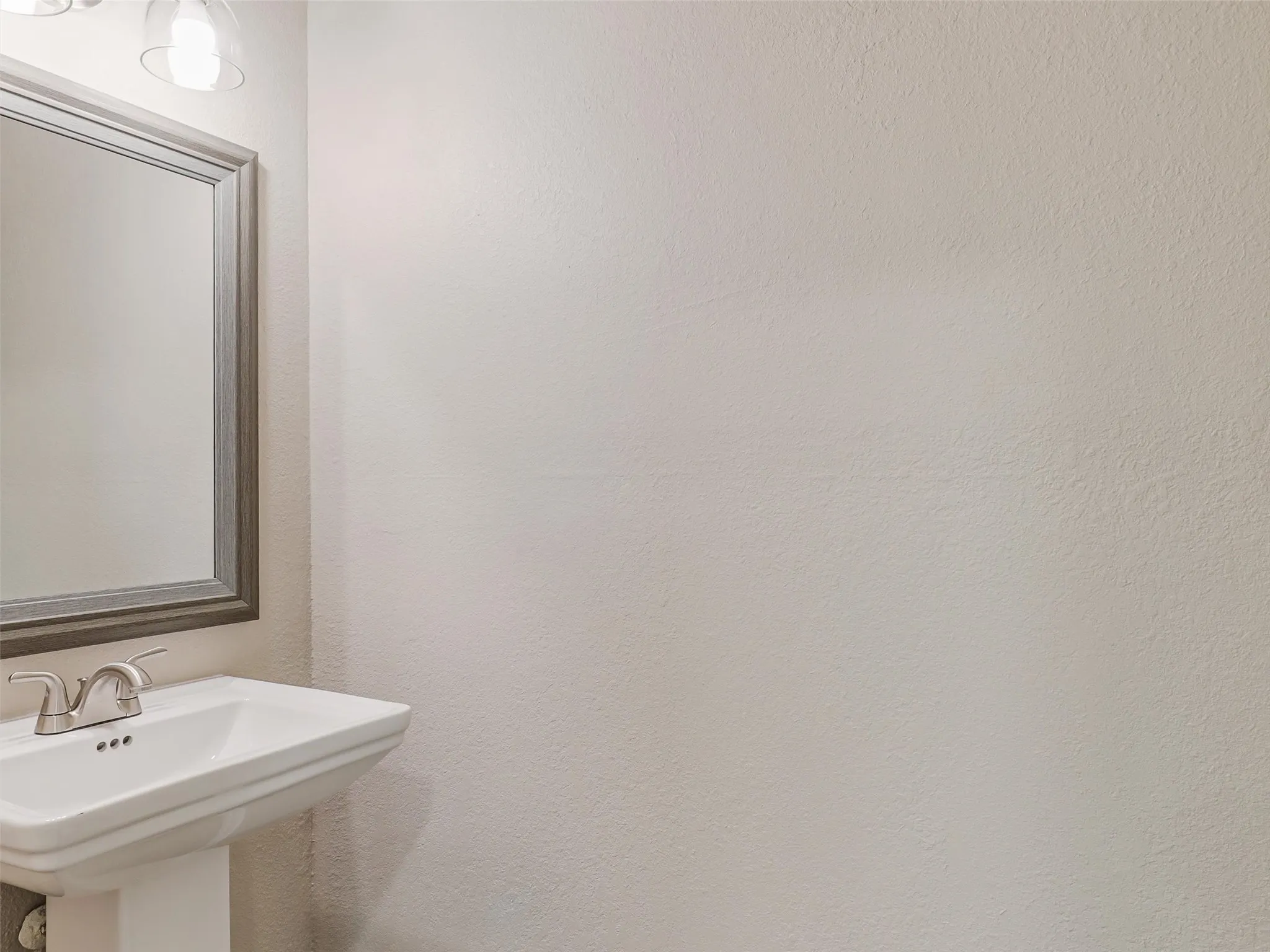 Single Family Residence For Sale in Denton County , 316 Spurlock Drive, Krum, Texas 76249, 3 Bedroom, 3 Bathroom, 2 Garage spaces, 1,913 Sqft, built in 2005, Preowned, mls#21226285, Real Estate Agent in Krum, Homes For Sale in Denton county, Homes For Sale in Krum, Realtor in Krum Texas, Real Estate Brokerage Independent Realty Texas, Luminita Cordes Realtor