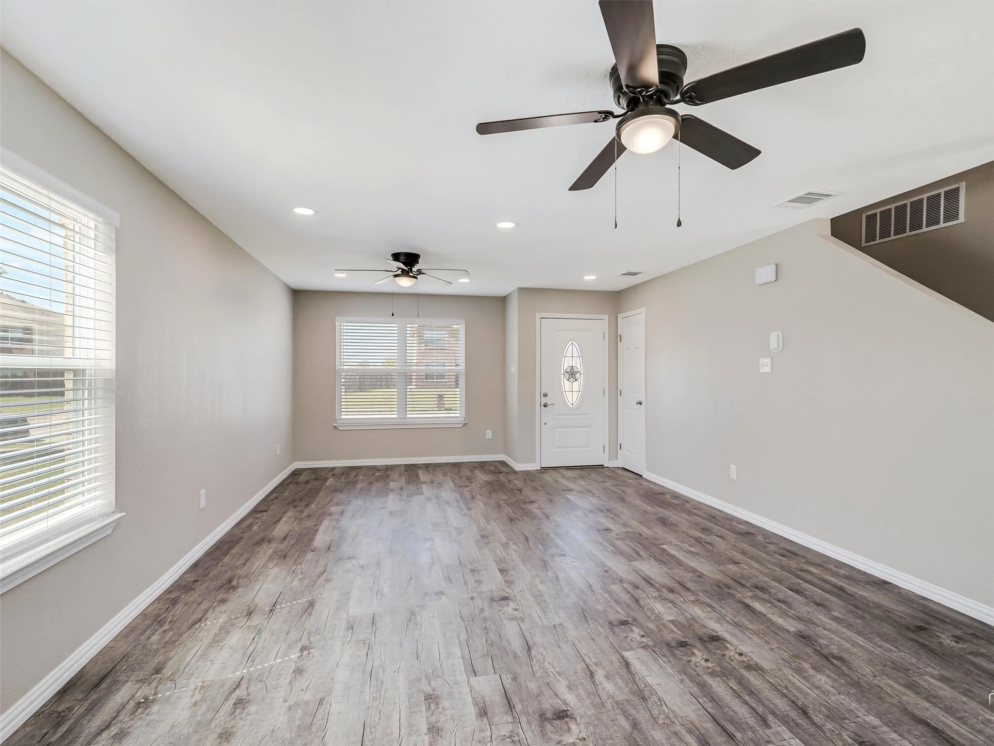 Single Family Residence For Sale in Denton County , 316 Spurlock Drive, Krum, Texas 76249, 3 Bedroom, 3 Bathroom, 2 Garage spaces, 1,913 Sqft, built in 2005, Preowned, mls#21226285, Real Estate Agent in Krum, Homes For Sale in Denton county, Homes For Sale in Krum, Realtor in Krum Texas, Real Estate Brokerage Independent Realty Texas, Luminita Cordes Realtor