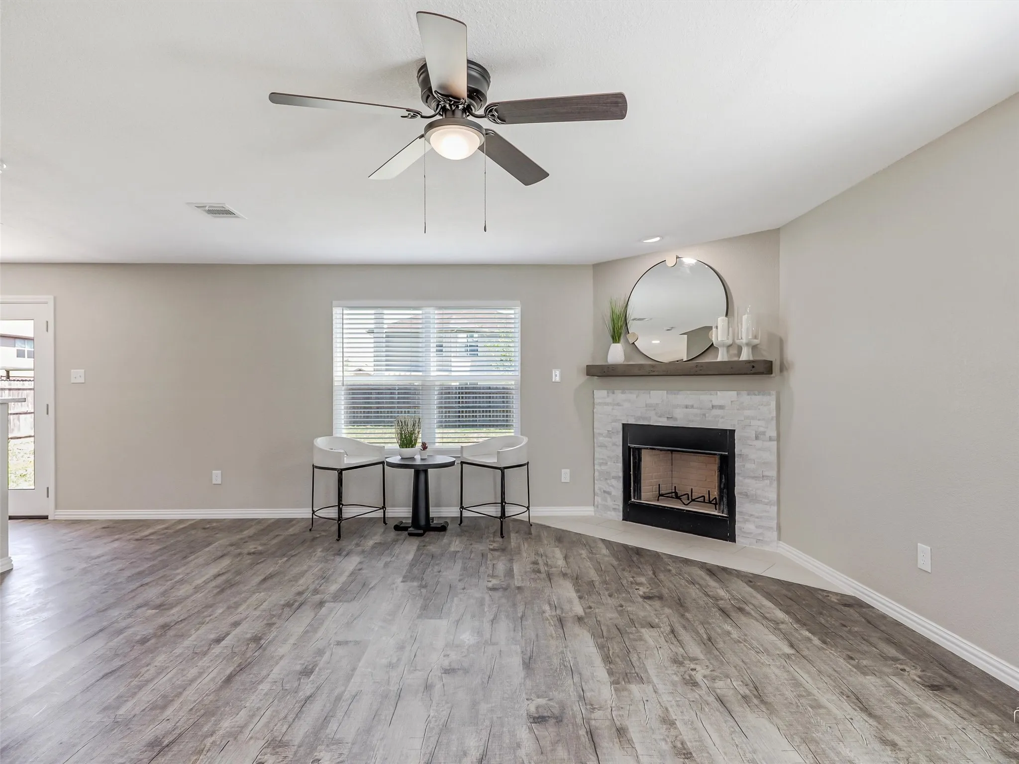Single Family Residence For Sale in Denton County , 316 Spurlock Drive, Krum, Texas 76249, 3 Bedroom, 3 Bathroom, 2 Garage spaces, 1,913 Sqft, built in 2005, Preowned, mls#21226285, Real Estate Agent in Krum, Homes For Sale in Denton county, Homes For Sale in Krum, Realtor in Krum Texas, Real Estate Brokerage Independent Realty Texas, Luminita Cordes Realtor