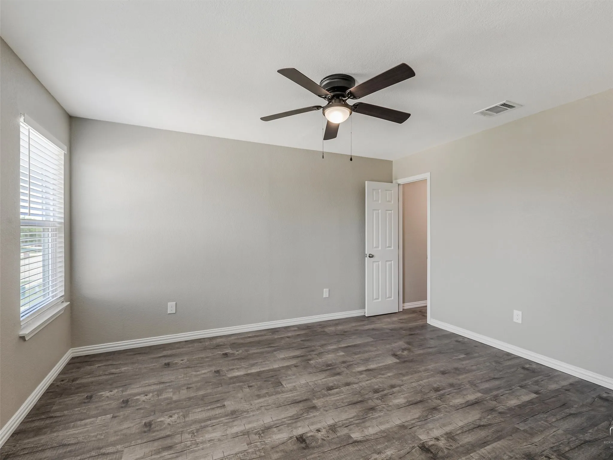 Single Family Residence For Sale in Denton County , 316 Spurlock Drive, Krum, Texas 76249, 3 Bedroom, 3 Bathroom, 2 Garage spaces, 1,913 Sqft, built in 2005, Preowned, mls#21226285, Real Estate Agent in Krum, Homes For Sale in Denton county, Homes For Sale in Krum, Realtor in Krum Texas, Real Estate Brokerage Independent Realty Texas, Luminita Cordes Realtor