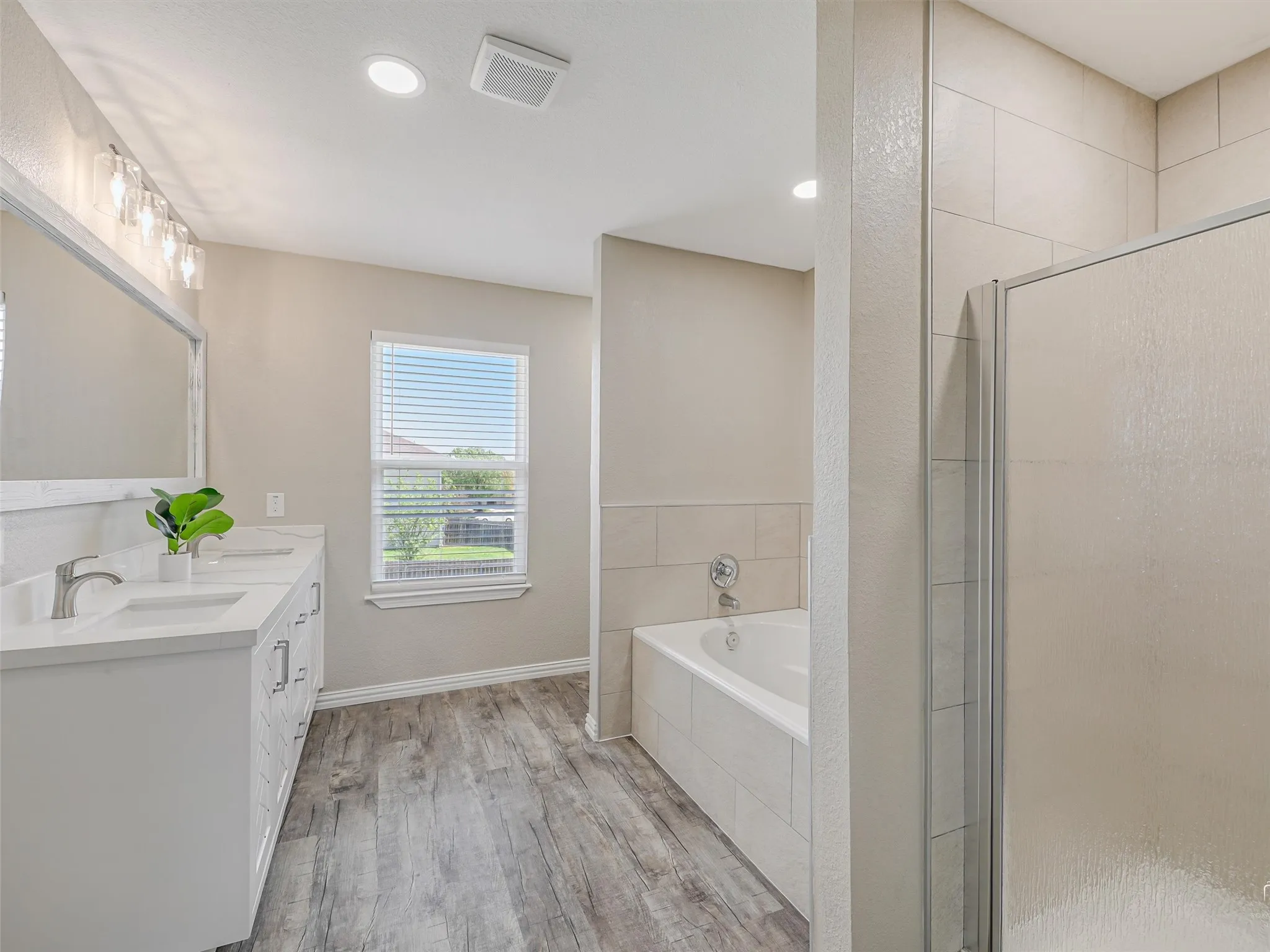 Single Family Residence For Sale in Denton County , 316 Spurlock Drive, Krum, Texas 76249, 3 Bedroom, 3 Bathroom, 2 Garage spaces, 1,913 Sqft, built in 2005, Preowned, mls#21226285, Real Estate Agent in Krum, Homes For Sale in Denton county, Homes For Sale in Krum, Realtor in Krum Texas, Real Estate Brokerage Independent Realty Texas, Luminita Cordes Realtor