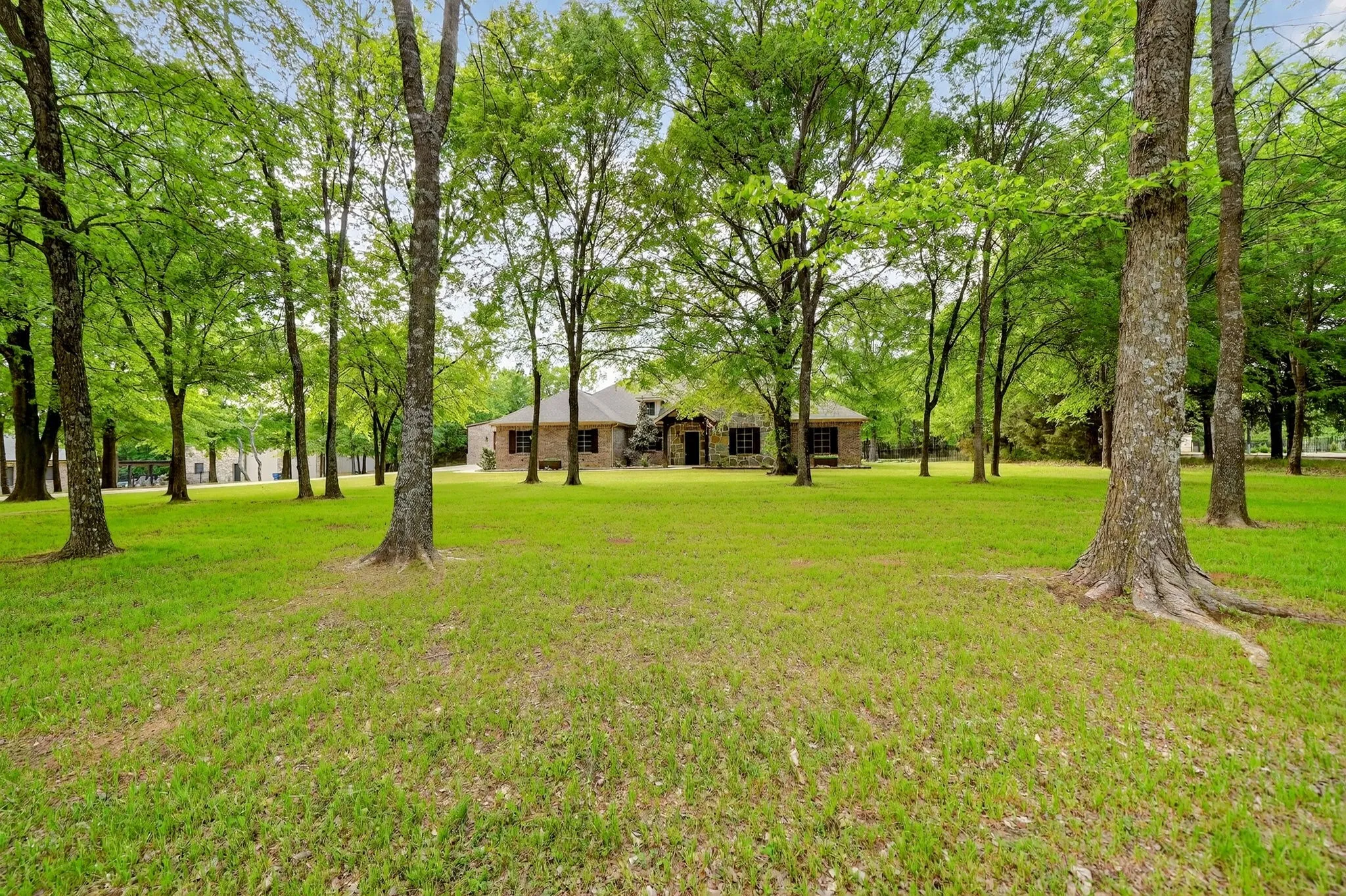 Single Family Residence For Sale in Kaufman County , 2211 Canyon Lake Road, Wills Point, Texas 75169, 3 Bedroom, 3 Bathroom, 2 Garage spaces, 2,554 Sqft, built in 2018, mls#21225020, Real Estate Agent in Wills Point, Homes For Sale in Kaufman county, Homes For Sale in Wills Point, Realtor in Wills Point Texas, Real Estate Brokerage Independent Realty Texas, Luminita Cordes Realtor