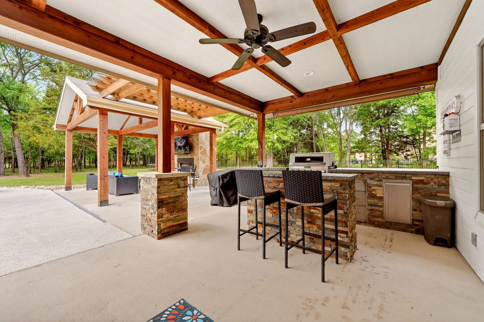 Single Family Residence For Sale in Kaufman County , 2211 Canyon Lake Road, Wills Point, Texas 75169, 3 Bedroom, 3 Bathroom, 2 Garage spaces, 2,554 Sqft, built in 2018, mls#21225020, Real Estate Agent in Wills Point, Homes For Sale in Kaufman county, Homes For Sale in Wills Point, Realtor in Wills Point Texas, Real Estate Brokerage Independent Realty Texas, Luminita Cordes Realtor