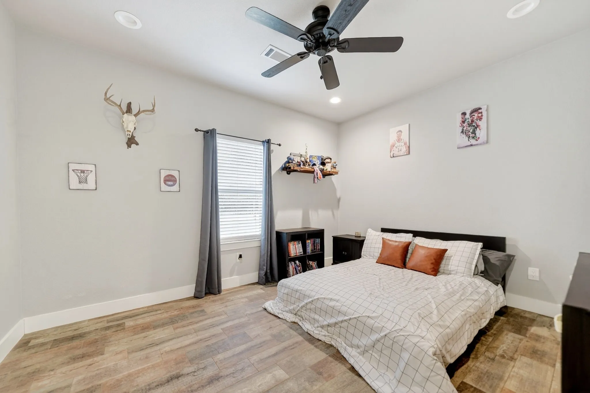 Single Family Residence For Sale in Kaufman County , 2211 Canyon Lake Road, Wills Point, Texas 75169, 3 Bedroom, 3 Bathroom, 2 Garage spaces, 2,554 Sqft, built in 2018, mls#21225020, Real Estate Agent in Wills Point, Homes For Sale in Kaufman county, Homes For Sale in Wills Point, Realtor in Wills Point Texas, Real Estate Brokerage Independent Realty Texas, Luminita Cordes Realtor