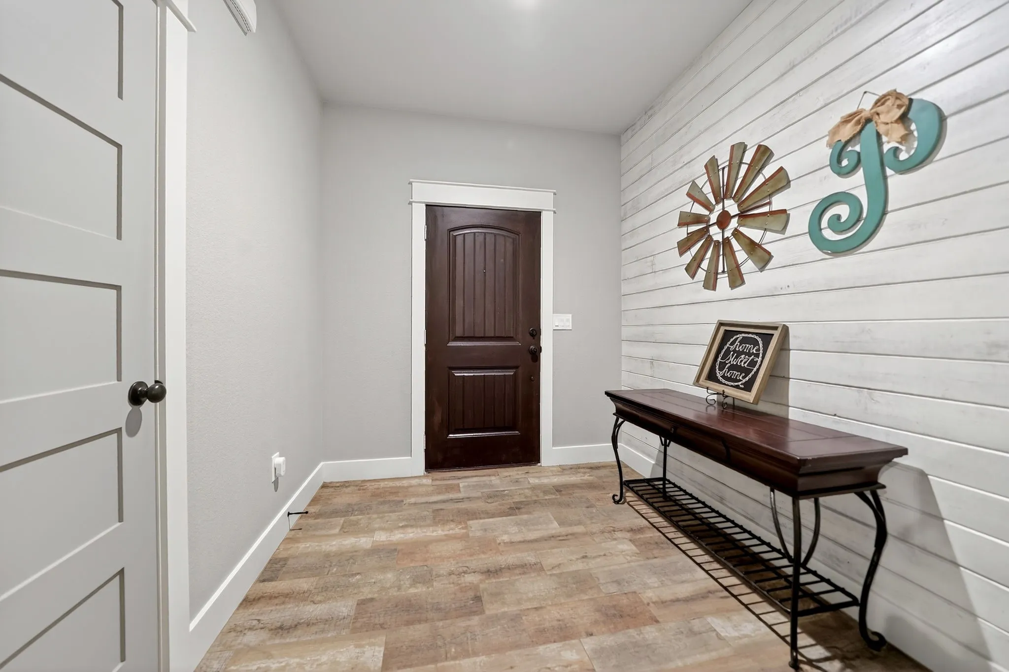 Single Family Residence For Sale in Kaufman County , 2211 Canyon Lake Road, Wills Point, Texas 75169, 3 Bedroom, 3 Bathroom, 2 Garage spaces, 2,554 Sqft, built in 2018, mls#21225020, Real Estate Agent in Wills Point, Homes For Sale in Kaufman county, Homes For Sale in Wills Point, Realtor in Wills Point Texas, Real Estate Brokerage Independent Realty Texas, Luminita Cordes Realtor