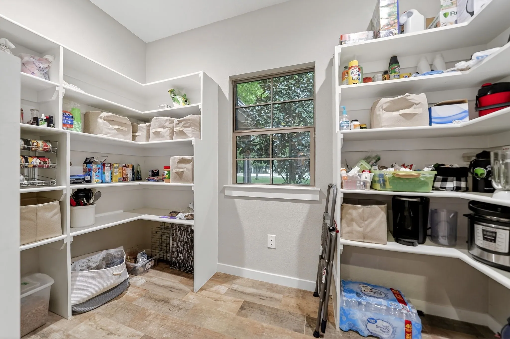 Single Family Residence For Sale in Kaufman County , 2211 Canyon Lake Road, Wills Point, Texas 75169, 3 Bedroom, 3 Bathroom, 2 Garage spaces, 2,554 Sqft, built in 2018, mls#21225020, Real Estate Agent in Wills Point, Homes For Sale in Kaufman county, Homes For Sale in Wills Point, Realtor in Wills Point Texas, Real Estate Brokerage Independent Realty Texas, Luminita Cordes Realtor
