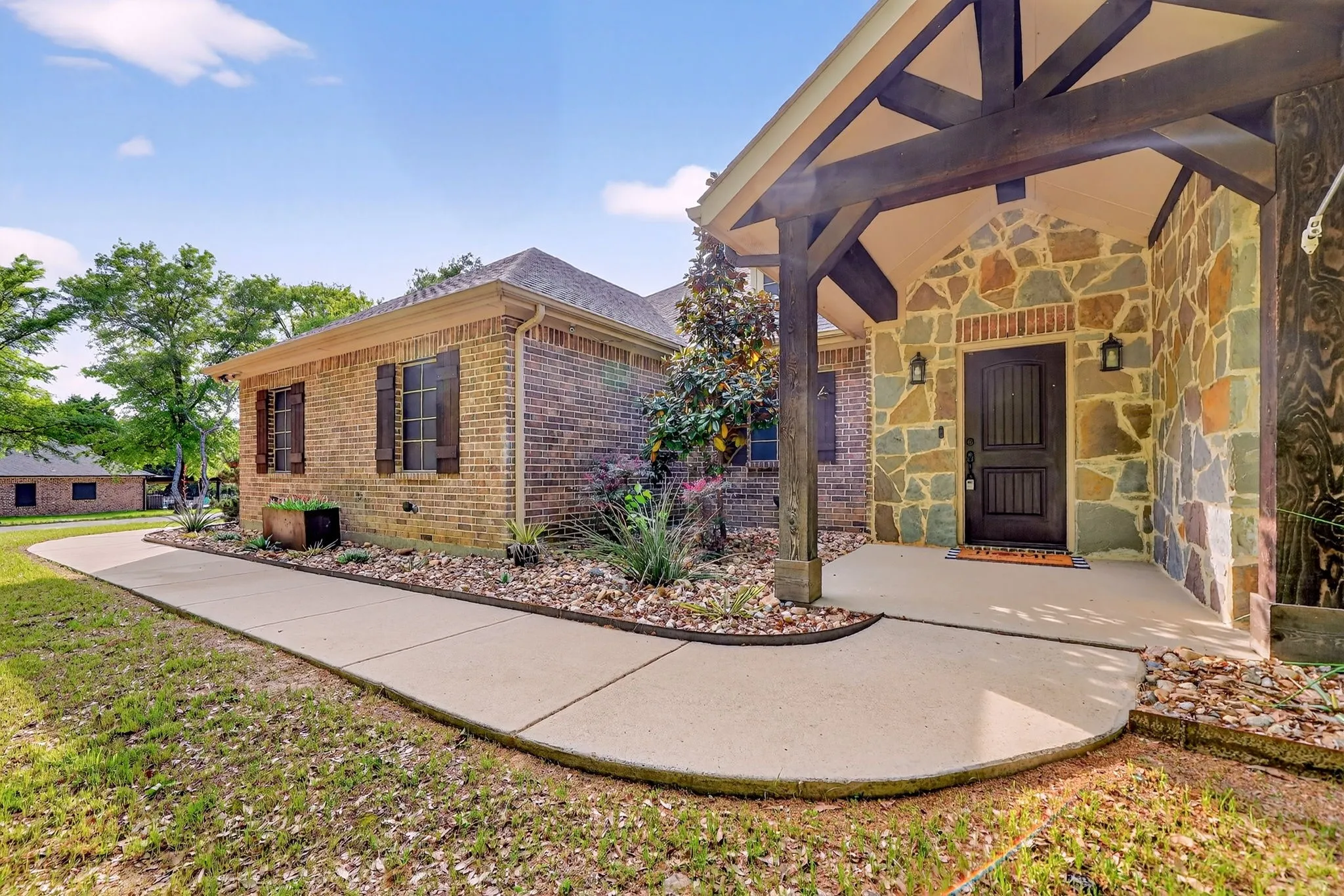 Single Family Residence For Sale in Kaufman County , 2211 Canyon Lake Road, Wills Point, Texas 75169, 3 Bedroom, 3 Bathroom, 2 Garage spaces, 2,554 Sqft, built in 2018, mls#21225020, Real Estate Agent in Wills Point, Homes For Sale in Kaufman county, Homes For Sale in Wills Point, Realtor in Wills Point Texas, Real Estate Brokerage Independent Realty Texas, Luminita Cordes Realtor