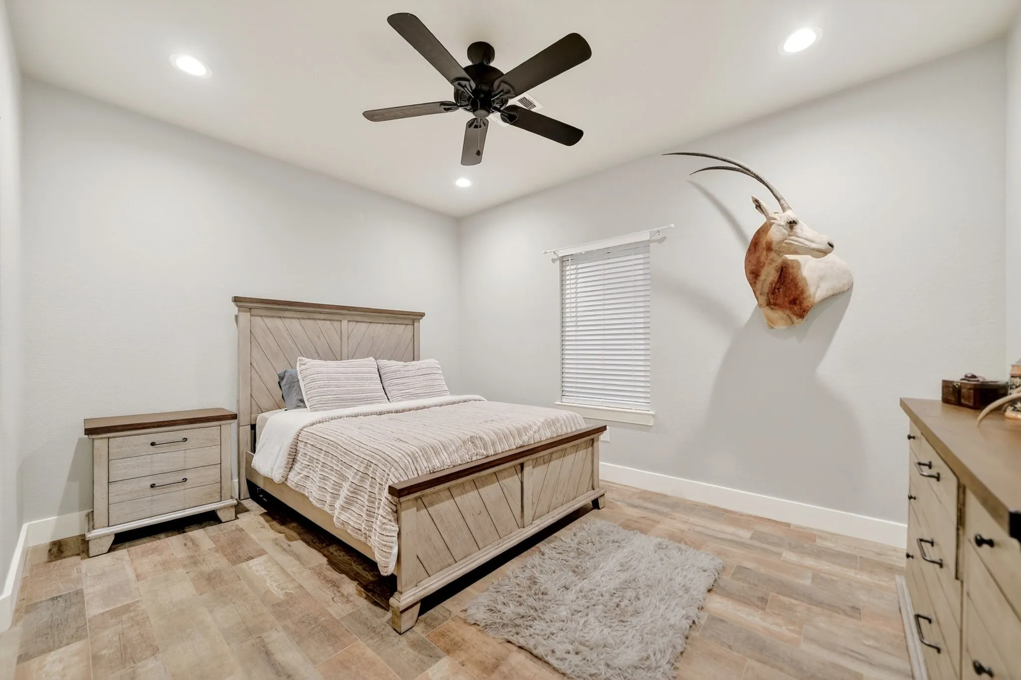 Single Family Residence For Sale in Kaufman County , 2211 Canyon Lake Road, Wills Point, Texas 75169, 3 Bedroom, 3 Bathroom, 2 Garage spaces, 2,554 Sqft, built in 2018, mls#21225020, Real Estate Agent in Wills Point, Homes For Sale in Kaufman county, Homes For Sale in Wills Point, Realtor in Wills Point Texas, Real Estate Brokerage Independent Realty Texas, Luminita Cordes Realtor