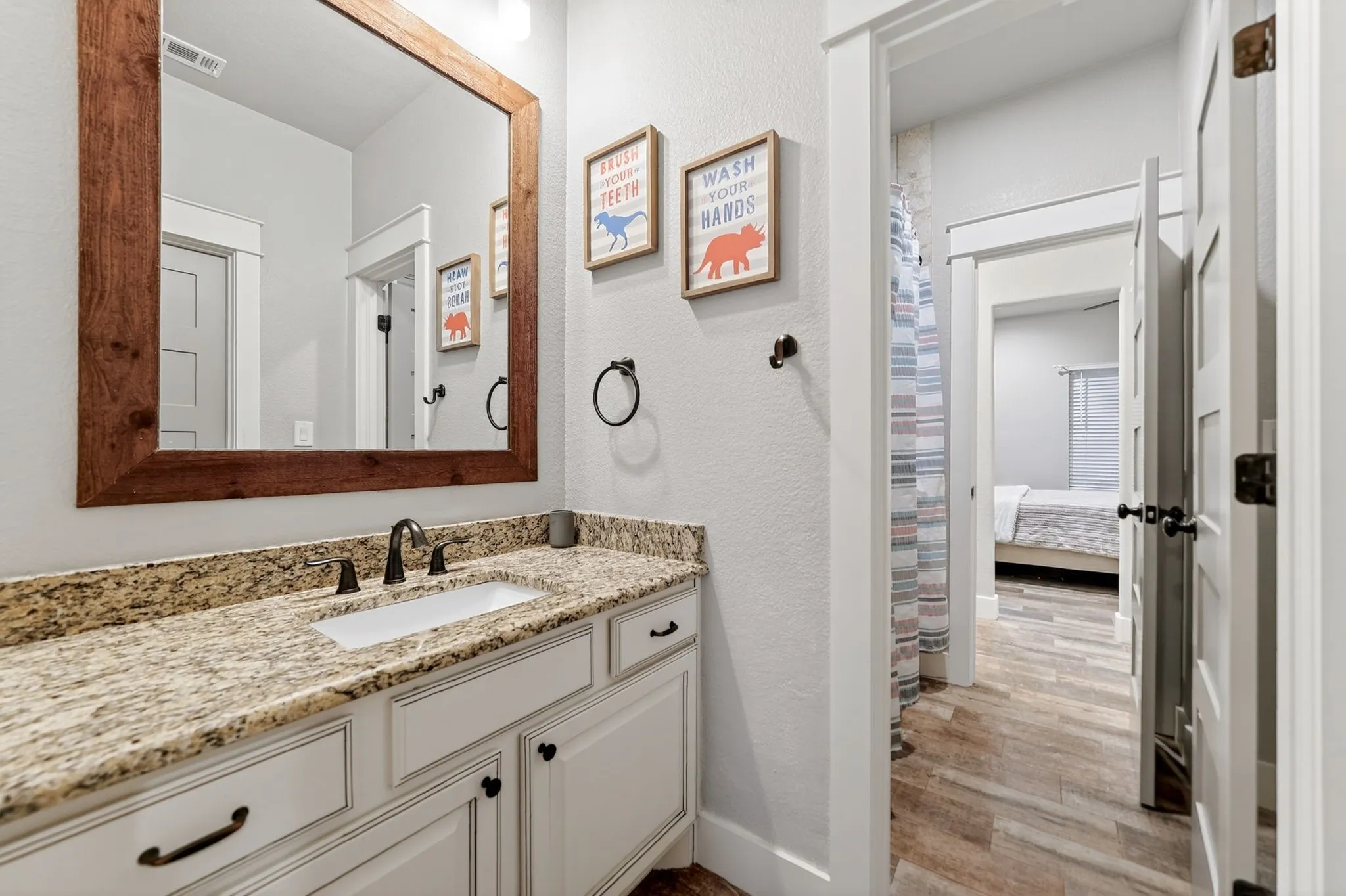 Single Family Residence For Sale in Kaufman County , 2211 Canyon Lake Road, Wills Point, Texas 75169, 3 Bedroom, 3 Bathroom, 2 Garage spaces, 2,554 Sqft, built in 2018, mls#21225020, Real Estate Agent in Wills Point, Homes For Sale in Kaufman county, Homes For Sale in Wills Point, Realtor in Wills Point Texas, Real Estate Brokerage Independent Realty Texas, Luminita Cordes Realtor
