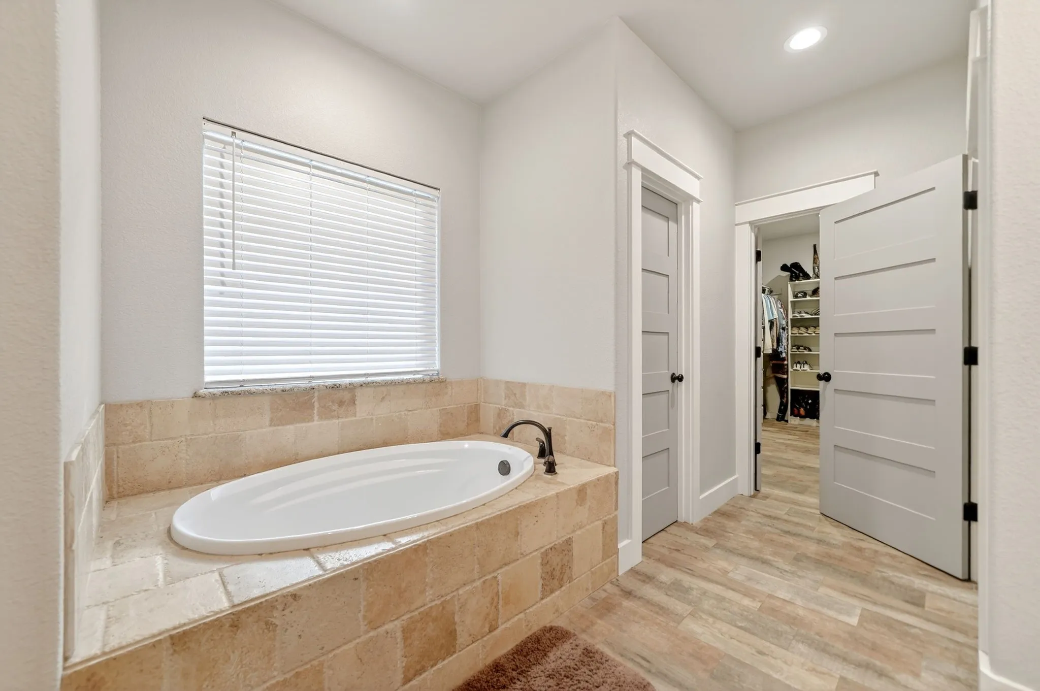Single Family Residence For Sale in Kaufman County , 2211 Canyon Lake Road, Wills Point, Texas 75169, 3 Bedroom, 3 Bathroom, 2 Garage spaces, 2,554 Sqft, built in 2018, mls#21225020, Real Estate Agent in Wills Point, Homes For Sale in Kaufman county, Homes For Sale in Wills Point, Realtor in Wills Point Texas, Real Estate Brokerage Independent Realty Texas, Luminita Cordes Realtor
