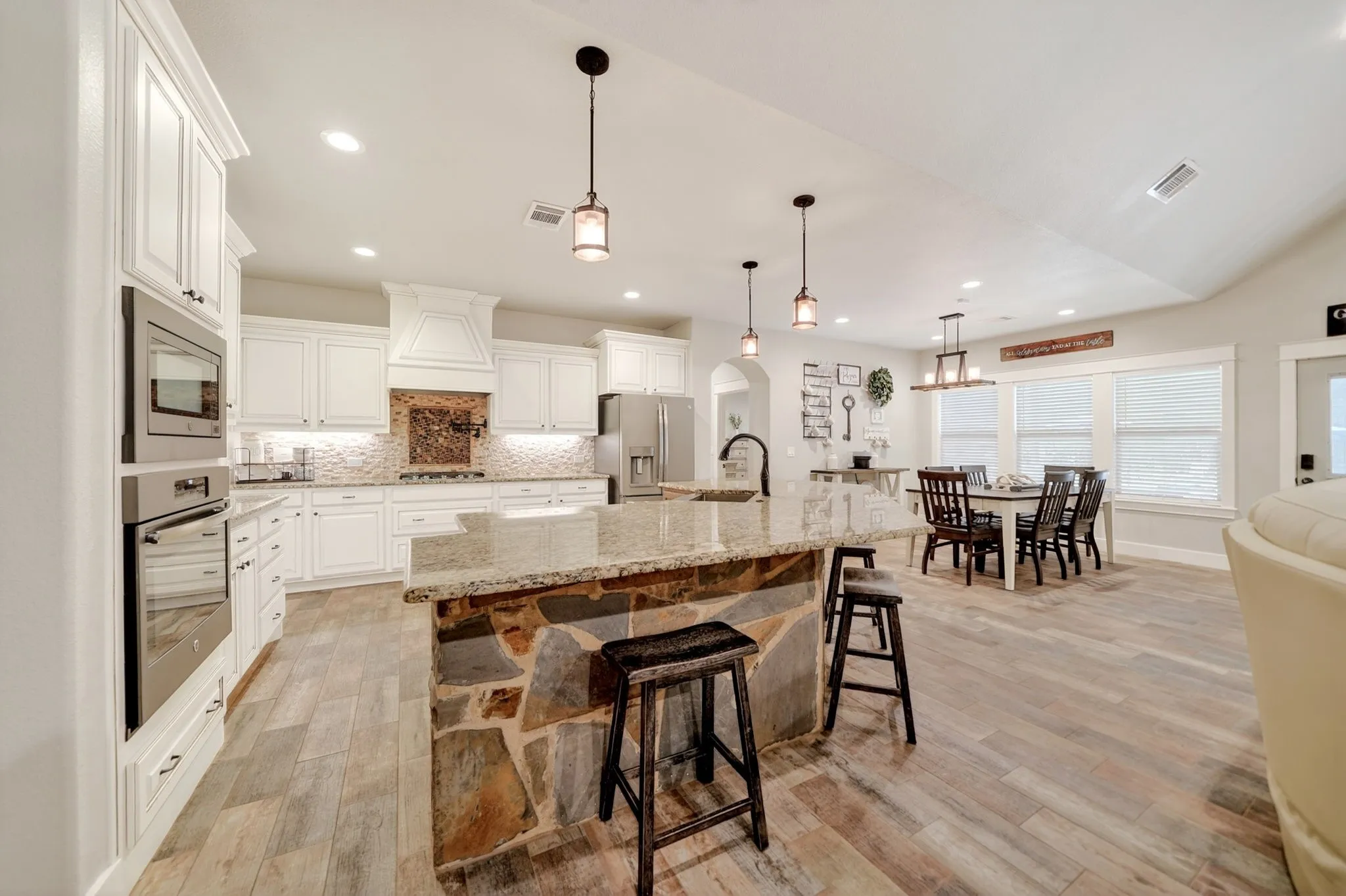 Single Family Residence For Sale in Kaufman County , 2211 Canyon Lake Road, Wills Point, Texas 75169, 3 Bedroom, 3 Bathroom, 2 Garage spaces, 2,554 Sqft, built in 2018, mls#21225020, Real Estate Agent in Wills Point, Homes For Sale in Kaufman county, Homes For Sale in Wills Point, Realtor in Wills Point Texas, Real Estate Brokerage Independent Realty Texas, Luminita Cordes Realtor