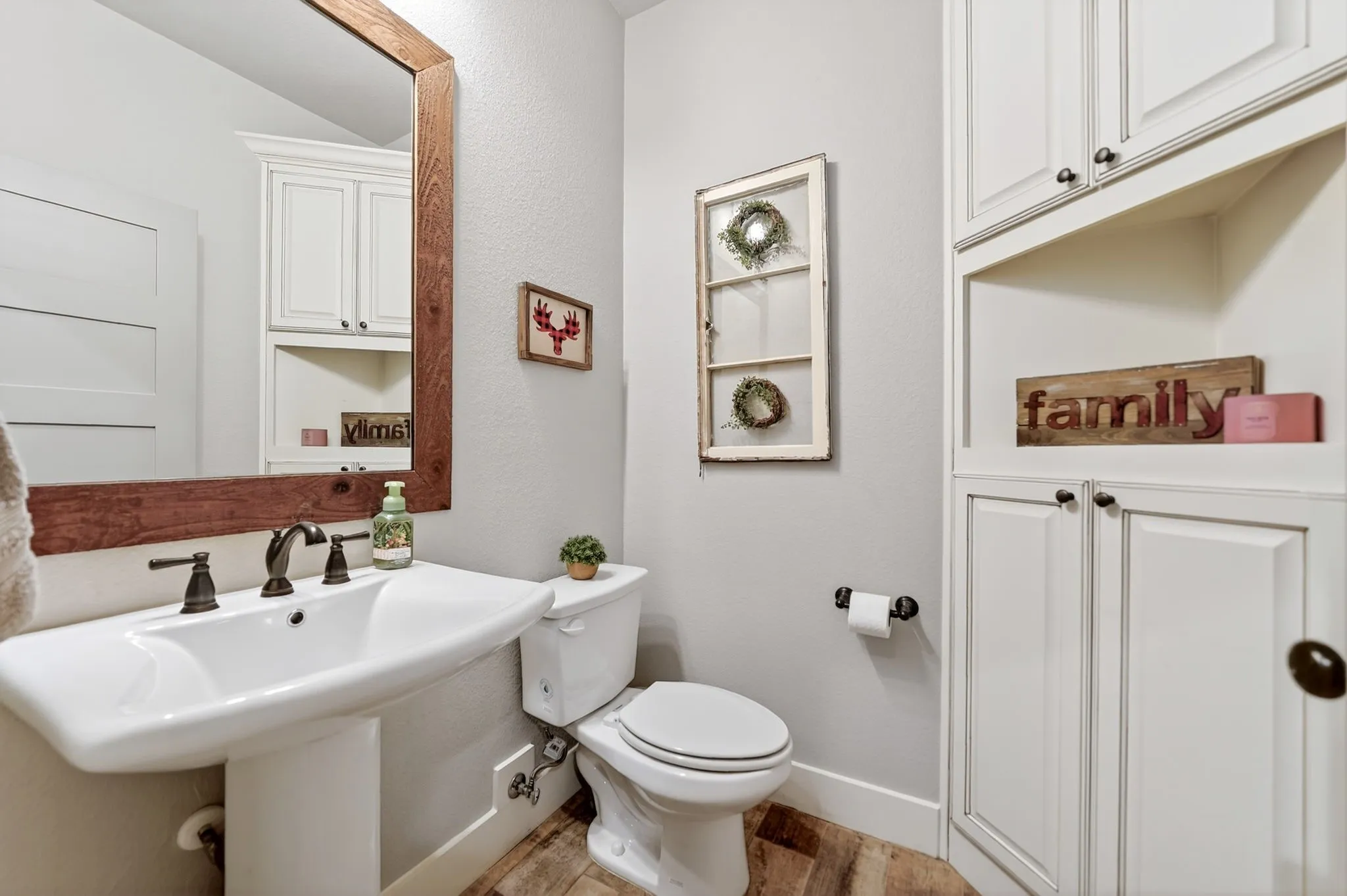 Single Family Residence For Sale in Kaufman County , 2211 Canyon Lake Road, Wills Point, Texas 75169, 3 Bedroom, 3 Bathroom, 2 Garage spaces, 2,554 Sqft, built in 2018, mls#21225020, Real Estate Agent in Wills Point, Homes For Sale in Kaufman county, Homes For Sale in Wills Point, Realtor in Wills Point Texas, Real Estate Brokerage Independent Realty Texas, Luminita Cordes Realtor