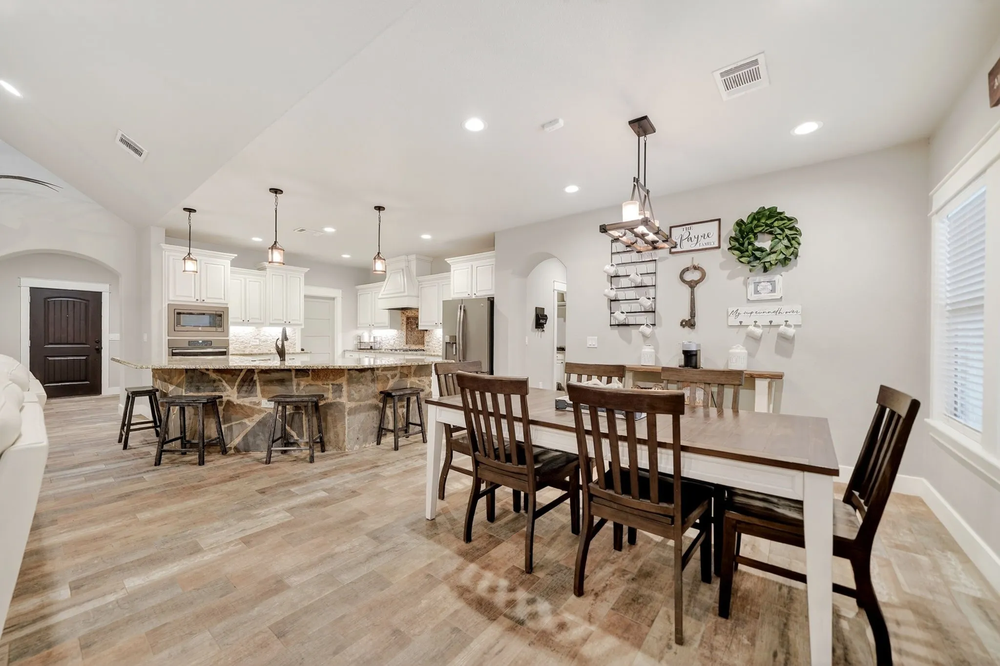 Single Family Residence For Sale in Kaufman County , 2211 Canyon Lake Road, Wills Point, Texas 75169, 3 Bedroom, 3 Bathroom, 2 Garage spaces, 2,554 Sqft, built in 2018, mls#21225020, Real Estate Agent in Wills Point, Homes For Sale in Kaufman county, Homes For Sale in Wills Point, Realtor in Wills Point Texas, Real Estate Brokerage Independent Realty Texas, Luminita Cordes Realtor