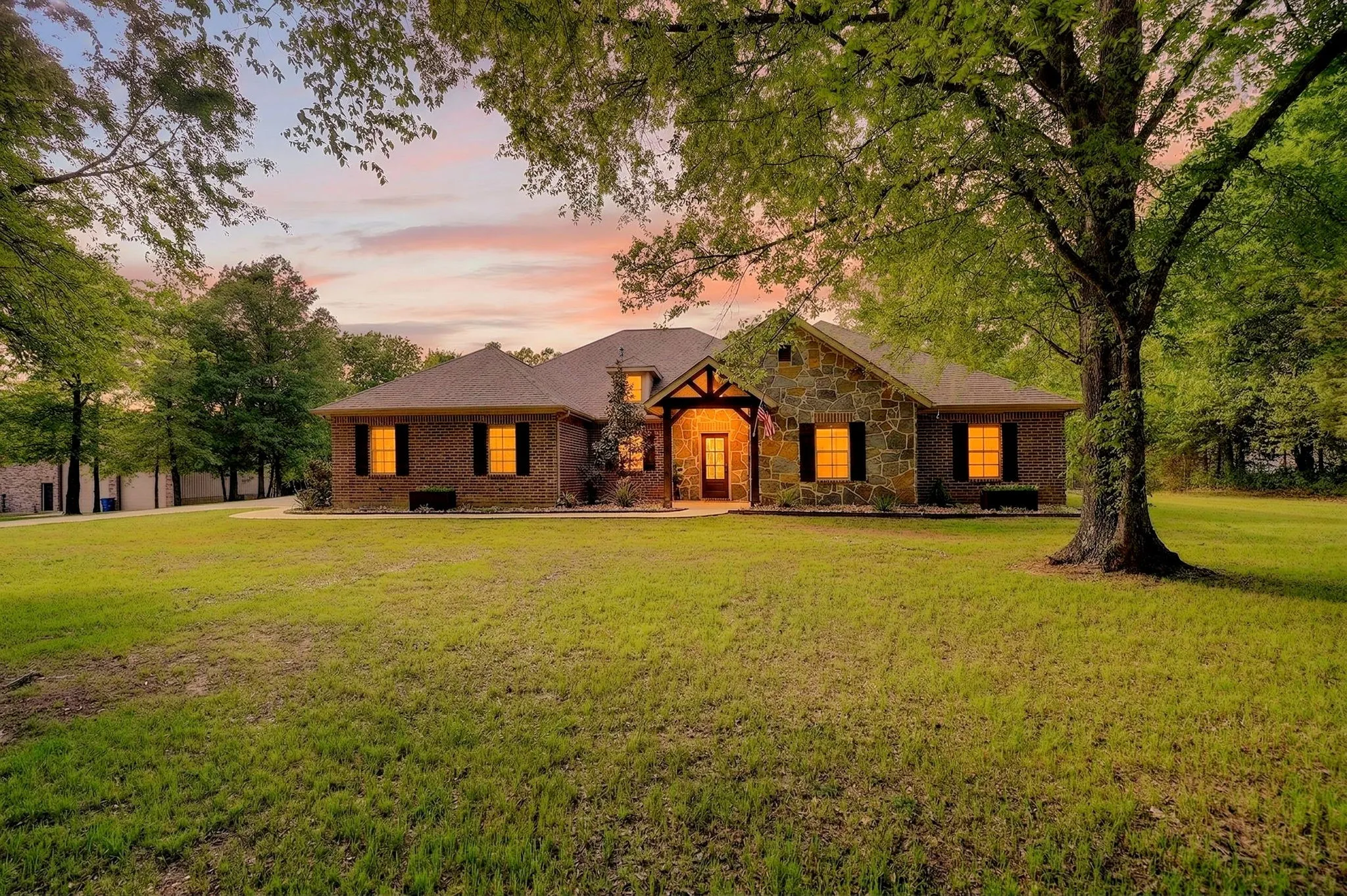 Single Family Residence For Sale in Kaufman County , 2211 Canyon Lake Road, Wills Point, Texas 75169, 3 Bedroom, 3 Bathroom, 2 Garage spaces, 2,554 Sqft, built in 2018, mls#21225020, Real Estate Agent in Wills Point, Homes For Sale in Kaufman county, Homes For Sale in Wills Point, Realtor in Wills Point Texas, Real Estate Brokerage Independent Realty Texas, Luminita Cordes Realtor