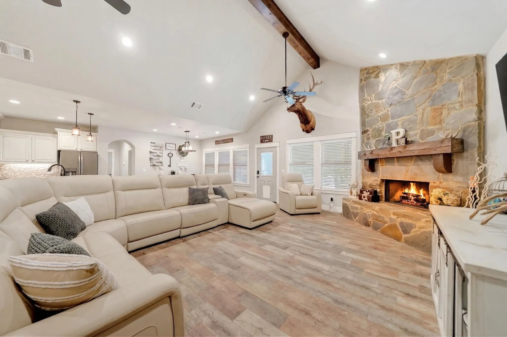 Single Family Residence For Sale in Kaufman County , 2211 Canyon Lake Road, Wills Point, Texas 75169, 3 Bedroom, 3 Bathroom, 2 Garage spaces, 2,554 Sqft, built in 2018, mls#21225020, Real Estate Agent in Wills Point, Homes For Sale in Kaufman county, Homes For Sale in Wills Point, Realtor in Wills Point Texas, Real Estate Brokerage Independent Realty Texas, Luminita Cordes Realtor