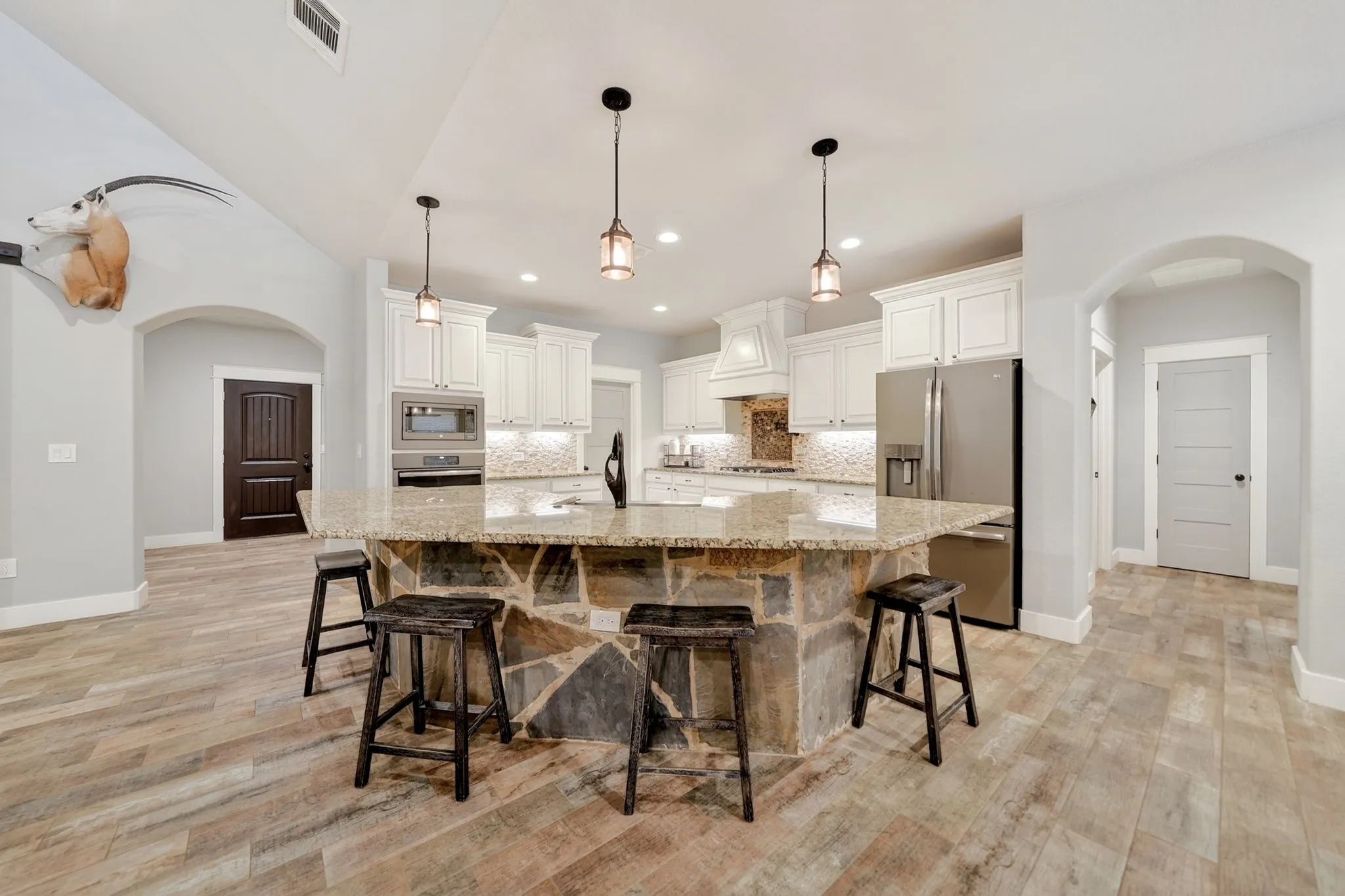 Single Family Residence For Sale in Kaufman County , 2211 Canyon Lake Road, Wills Point, Texas 75169, 3 Bedroom, 3 Bathroom, 2 Garage spaces, 2,554 Sqft, built in 2018, mls#21225020, Real Estate Agent in Wills Point, Homes For Sale in Kaufman county, Homes For Sale in Wills Point, Realtor in Wills Point Texas, Real Estate Brokerage Independent Realty Texas, Luminita Cordes Realtor