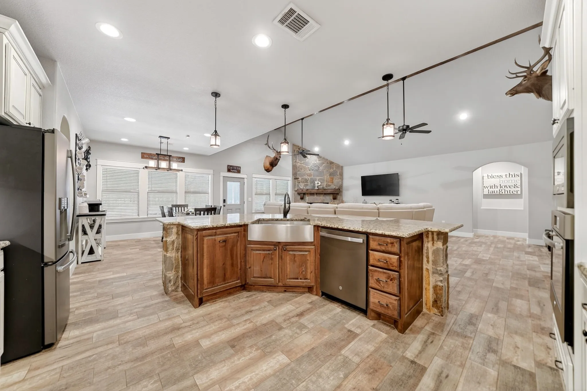 Single Family Residence For Sale in Kaufman County , 2211 Canyon Lake Road, Wills Point, Texas 75169, 3 Bedroom, 3 Bathroom, 2 Garage spaces, 2,554 Sqft, built in 2018, mls#21225020, Real Estate Agent in Wills Point, Homes For Sale in Kaufman county, Homes For Sale in Wills Point, Realtor in Wills Point Texas, Real Estate Brokerage Independent Realty Texas, Luminita Cordes Realtor