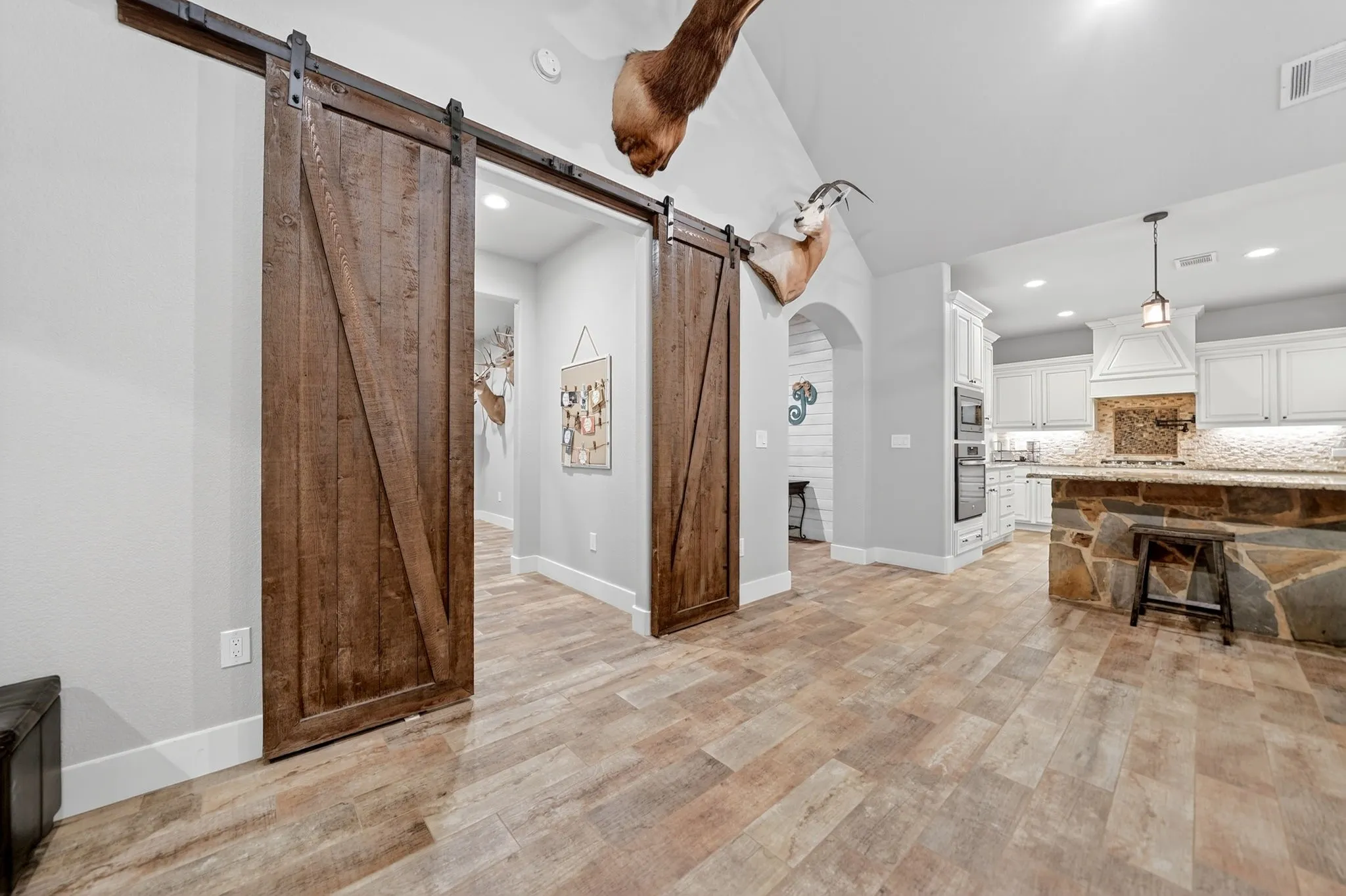 Single Family Residence For Sale in Kaufman County , 2211 Canyon Lake Road, Wills Point, Texas 75169, 3 Bedroom, 3 Bathroom, 2 Garage spaces, 2,554 Sqft, built in 2018, mls#21225020, Real Estate Agent in Wills Point, Homes For Sale in Kaufman county, Homes For Sale in Wills Point, Realtor in Wills Point Texas, Real Estate Brokerage Independent Realty Texas, Luminita Cordes Realtor
