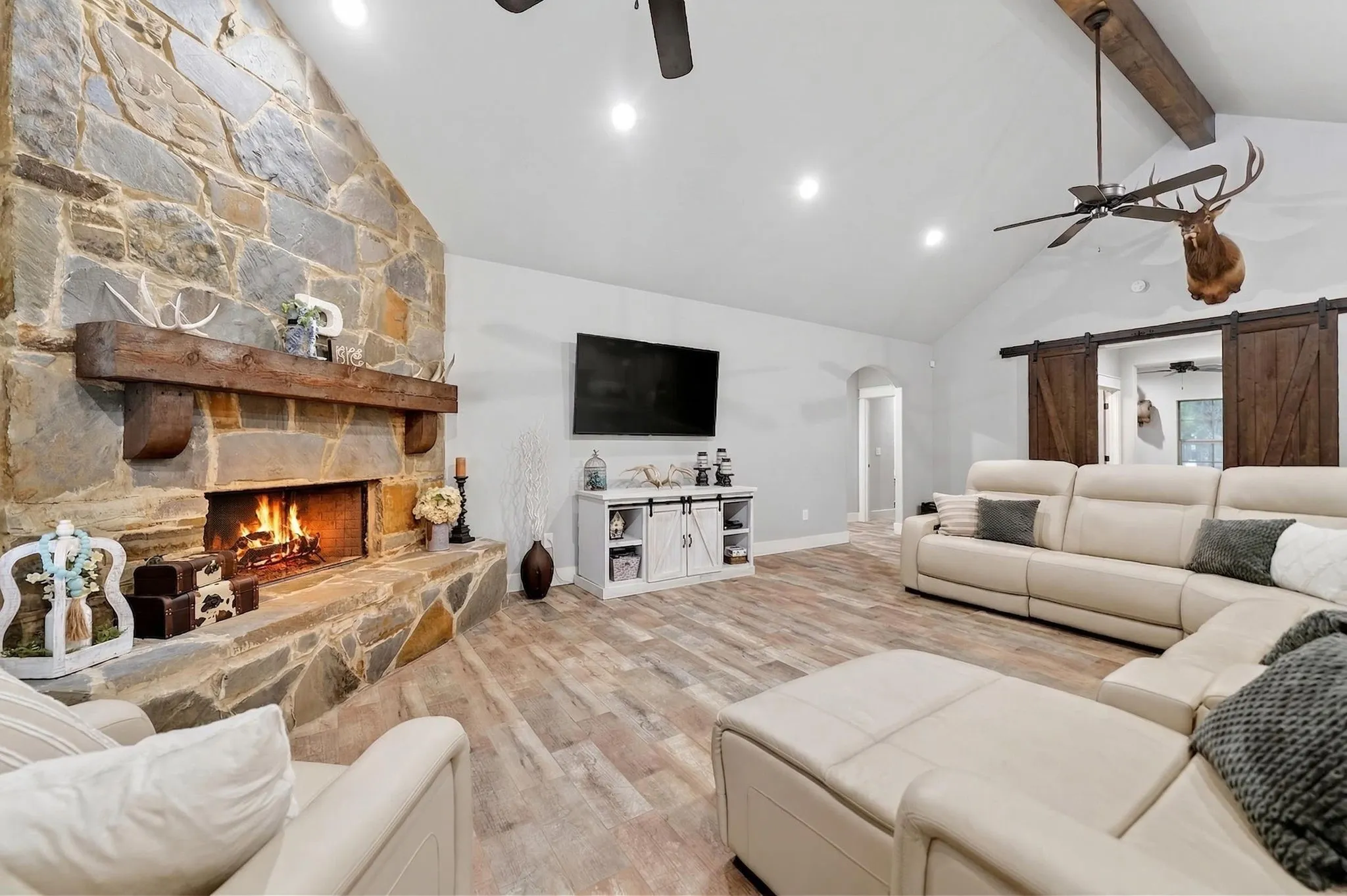 Single Family Residence For Sale in Kaufman County , 2211 Canyon Lake Road, Wills Point, Texas 75169, 3 Bedroom, 3 Bathroom, 2 Garage spaces, 2,554 Sqft, built in 2018, mls#21225020, Real Estate Agent in Wills Point, Homes For Sale in Kaufman county, Homes For Sale in Wills Point, Realtor in Wills Point Texas, Real Estate Brokerage Independent Realty Texas, Luminita Cordes Realtor