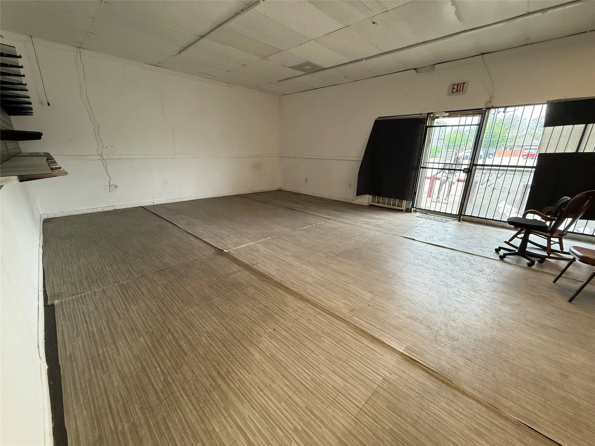Retail For Rent in Tarrant County , 2825 Hemphill Street 200, Fort Worth, Texas 76110, 0, 0, Garage spaces, 0 Sqft, built in 1973, Preowned, mls#21227397, Real Estate Agent in Fort Worth, Homes For Rent in Tarrant county, Homes For Rent in Fort Worth, Realtor in Fort Worth Texas, Real Estate Brokerage Independent Realty Texas, Luminita Cordes Realtor