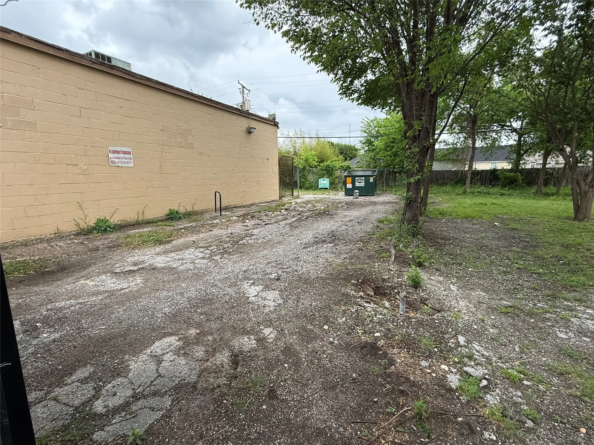 Retail For Rent in Tarrant County , 2825 Hemphill Street 200, Fort Worth, Texas 76110, 0, 0, Garage spaces, 0 Sqft, built in 1973, Preowned, mls#21227397, Real Estate Agent in Fort Worth, Homes For Rent in Tarrant county, Homes For Rent in Fort Worth, Realtor in Fort Worth Texas, Real Estate Brokerage Independent Realty Texas, Luminita Cordes Realtor