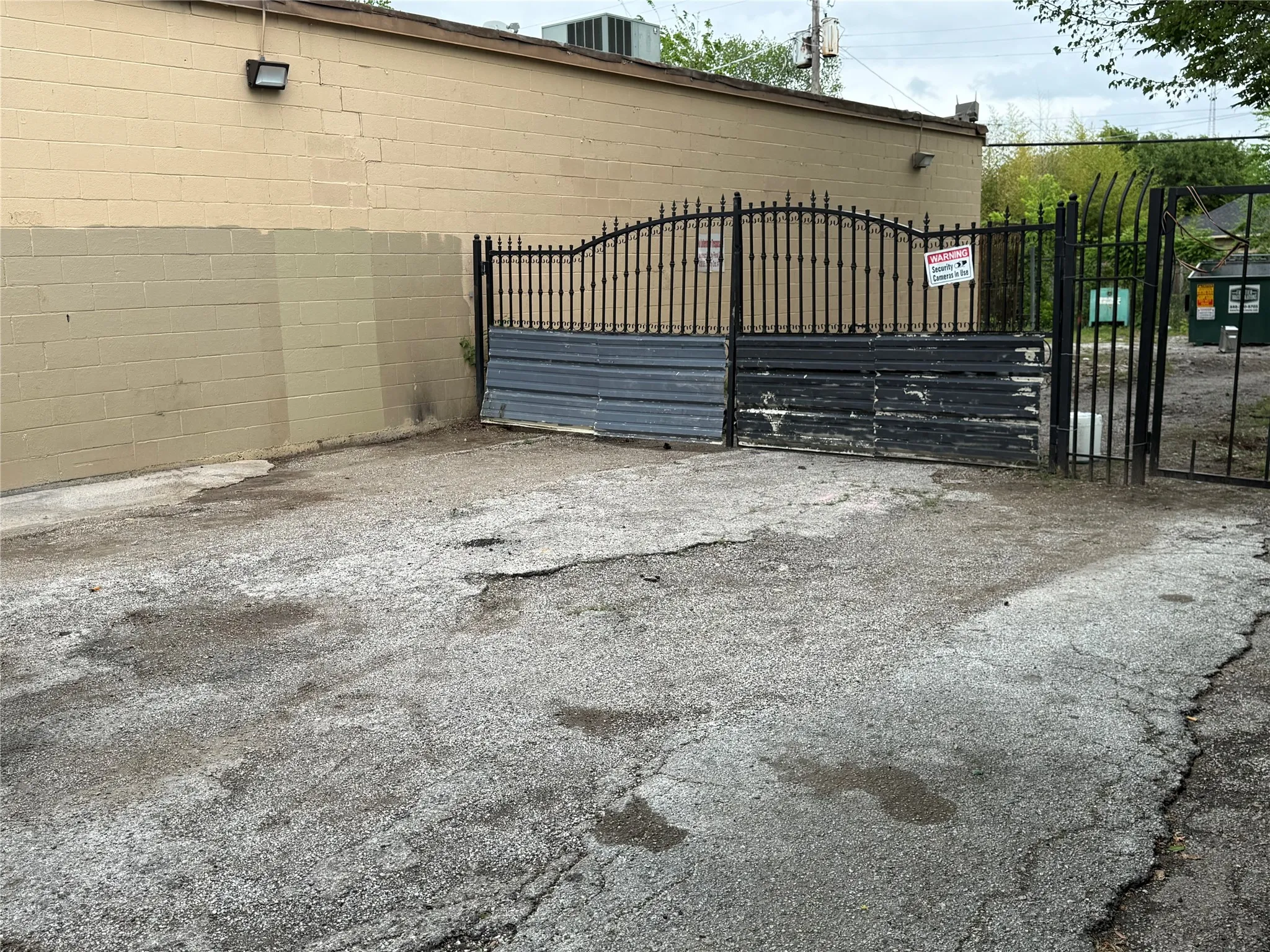 Retail For Rent in Tarrant County , 2825 Hemphill Street 200, Fort Worth, Texas 76110, 0, 0, Garage spaces, 0 Sqft, built in 1973, Preowned, mls#21227397, Real Estate Agent in Fort Worth, Homes For Rent in Tarrant county, Homes For Rent in Fort Worth, Realtor in Fort Worth Texas, Real Estate Brokerage Independent Realty Texas, Luminita Cordes Realtor