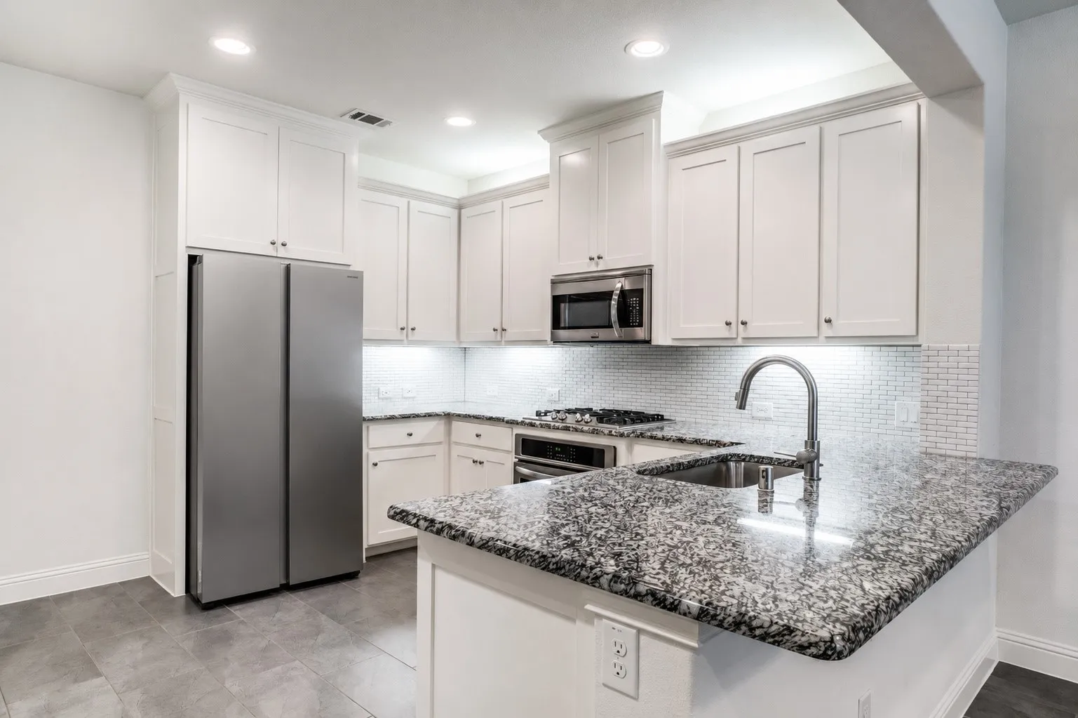 Townhouse For Rent in Collin County , 7417 Chief Spotted Tail Drive, Mc Kinney, Texas 75070, 3 Bedroom, 3 Bathroom, 2 Garage spaces, 1,695 Sqft, built in 2016, Preowned, mls#21227428, Real Estate Agent in Mc Kinney, Homes For Rent in Collin county, Homes For Rent in Mc Kinney, Realtor in Mc Kinney Texas, Real Estate Brokerage Independent Realty Texas, Luminita Cordes Realtor