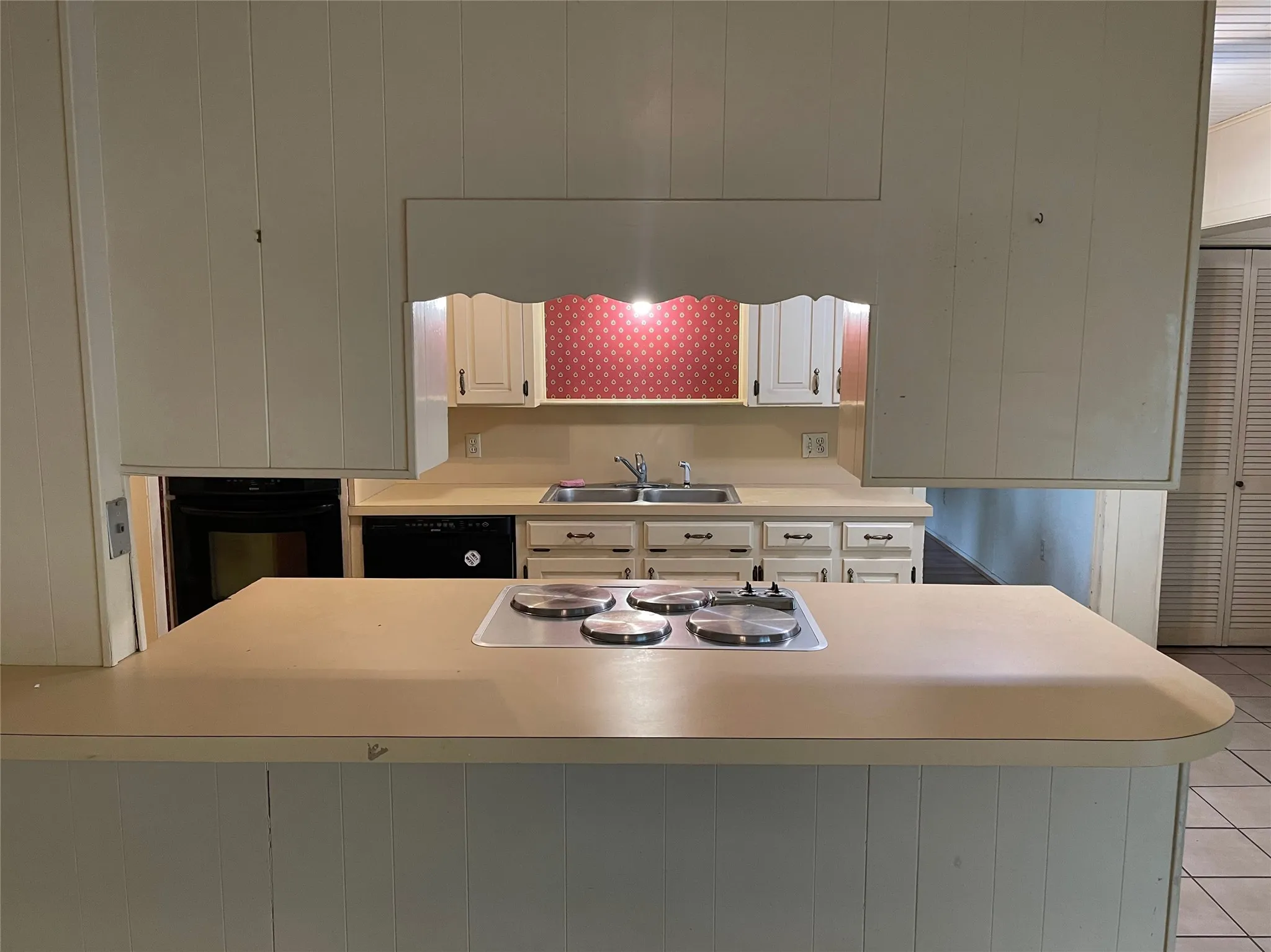 Single Family Residence For Sale in Mc Lennan County , 5300 Lake Crest Drive, Waco, Texas 76710, 4 Bedroom, 2 Bathroom, 2 Garage spaces, 2,334 Sqft, built in 1964, Preowned, mls#21225067, Real Estate Agent in Waco, Homes For Sale in Mc Lennan county, Homes For Sale in Waco, Realtor in Waco Texas, Real Estate Brokerage Independent Realty Texas, Luminita Cordes Realtor