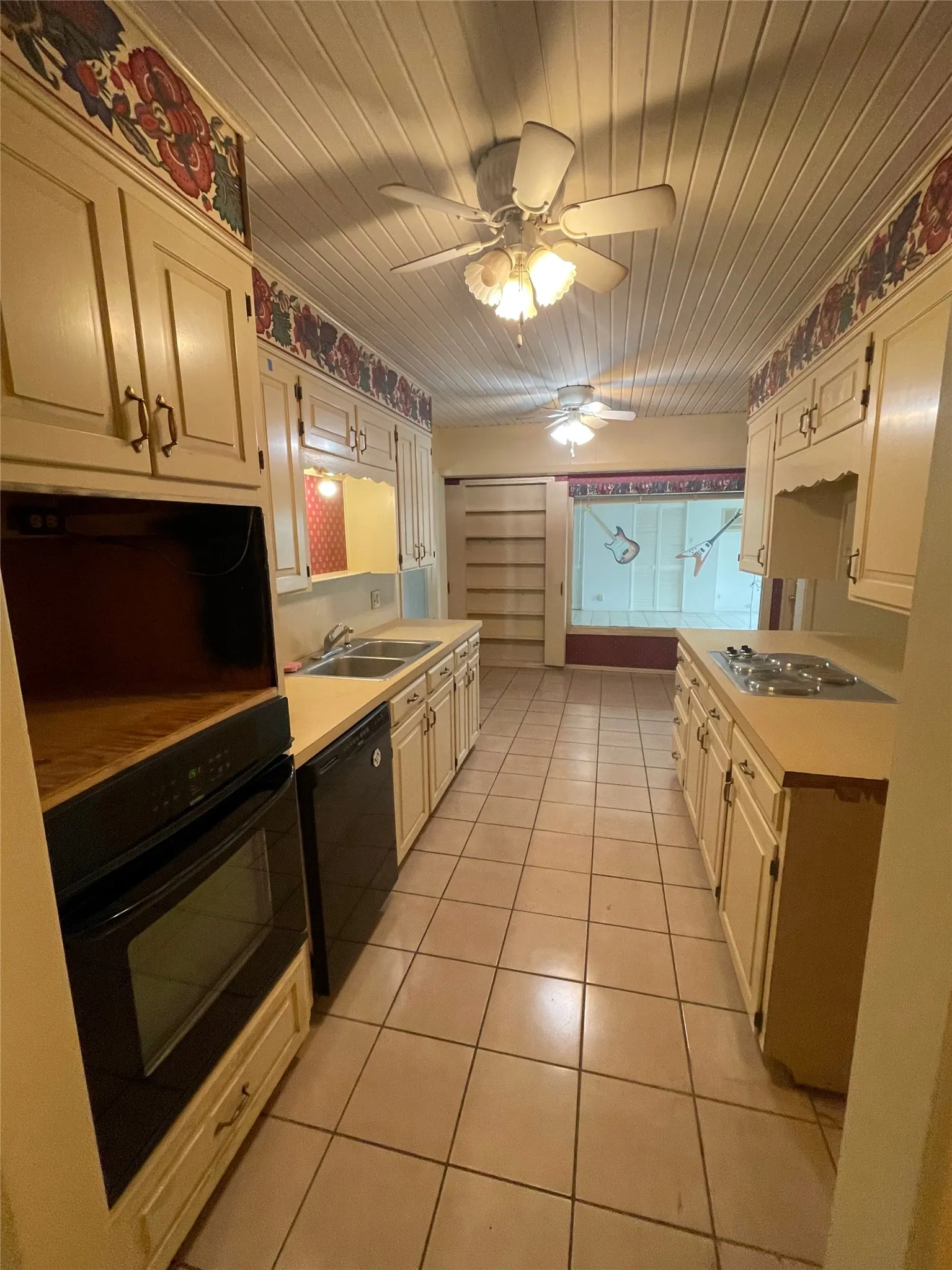 Single Family Residence For Sale in Mc Lennan County , 5300 Lake Crest Drive, Waco, Texas 76710, 4 Bedroom, 2 Bathroom, 2 Garage spaces, 2,334 Sqft, built in 1964, Preowned, mls#21225067, Real Estate Agent in Waco, Homes For Sale in Mc Lennan county, Homes For Sale in Waco, Realtor in Waco Texas, Real Estate Brokerage Independent Realty Texas, Luminita Cordes Realtor