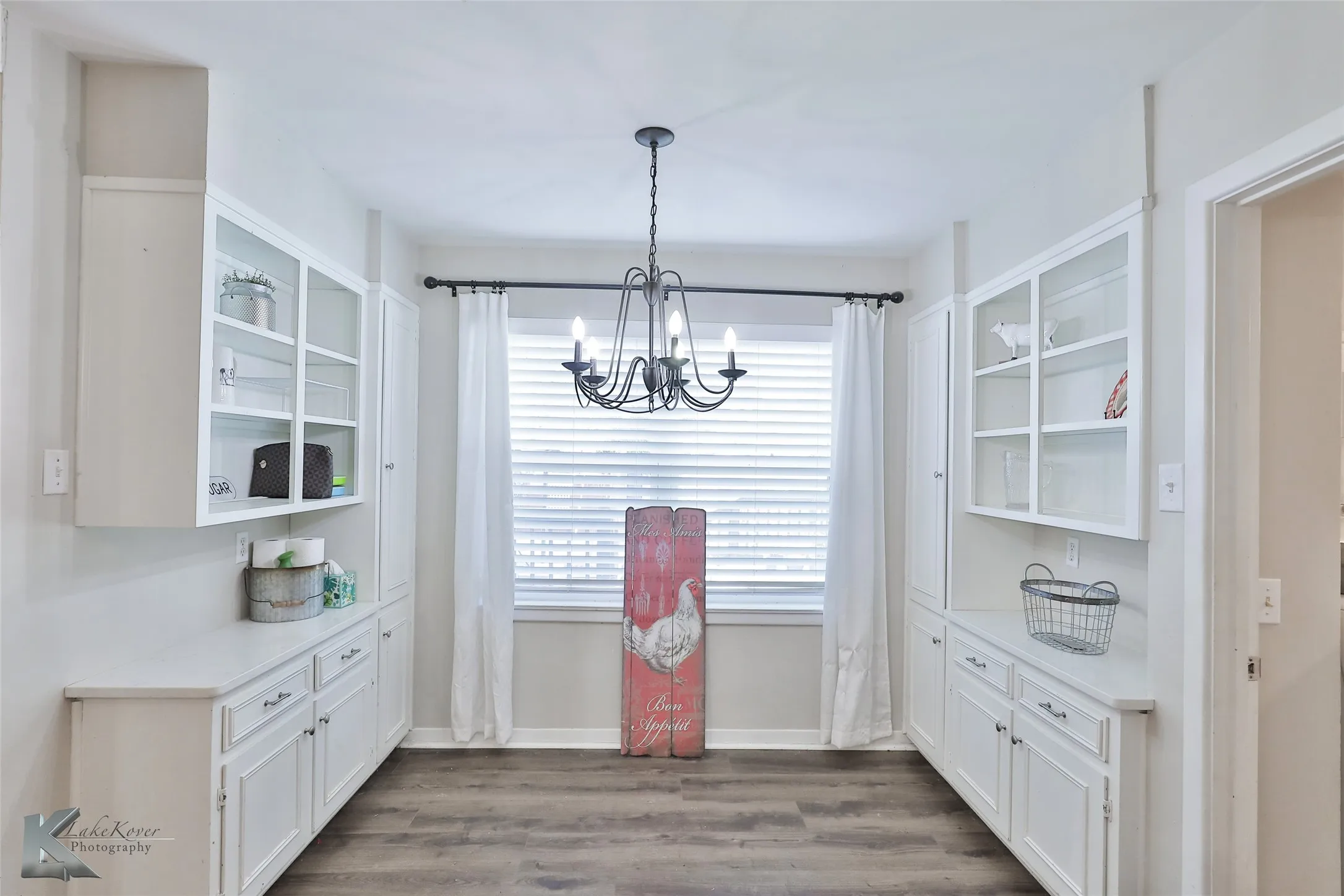 Single Family Residence For Sale in Taylor County , 801 Piedmont Drive, Abilene, Texas 79601, 4 Bedroom, 2 Bathroom, 2 Garage spaces, 2,776 Sqft, built in 1973, Preowned, mls#21220120, Real Estate Agent in Abilene, Homes For Sale in Taylor county, Homes For Sale in Abilene, Realtor in Abilene Texas, Real Estate Brokerage Independent Realty Texas, Luminita Cordes Realtor