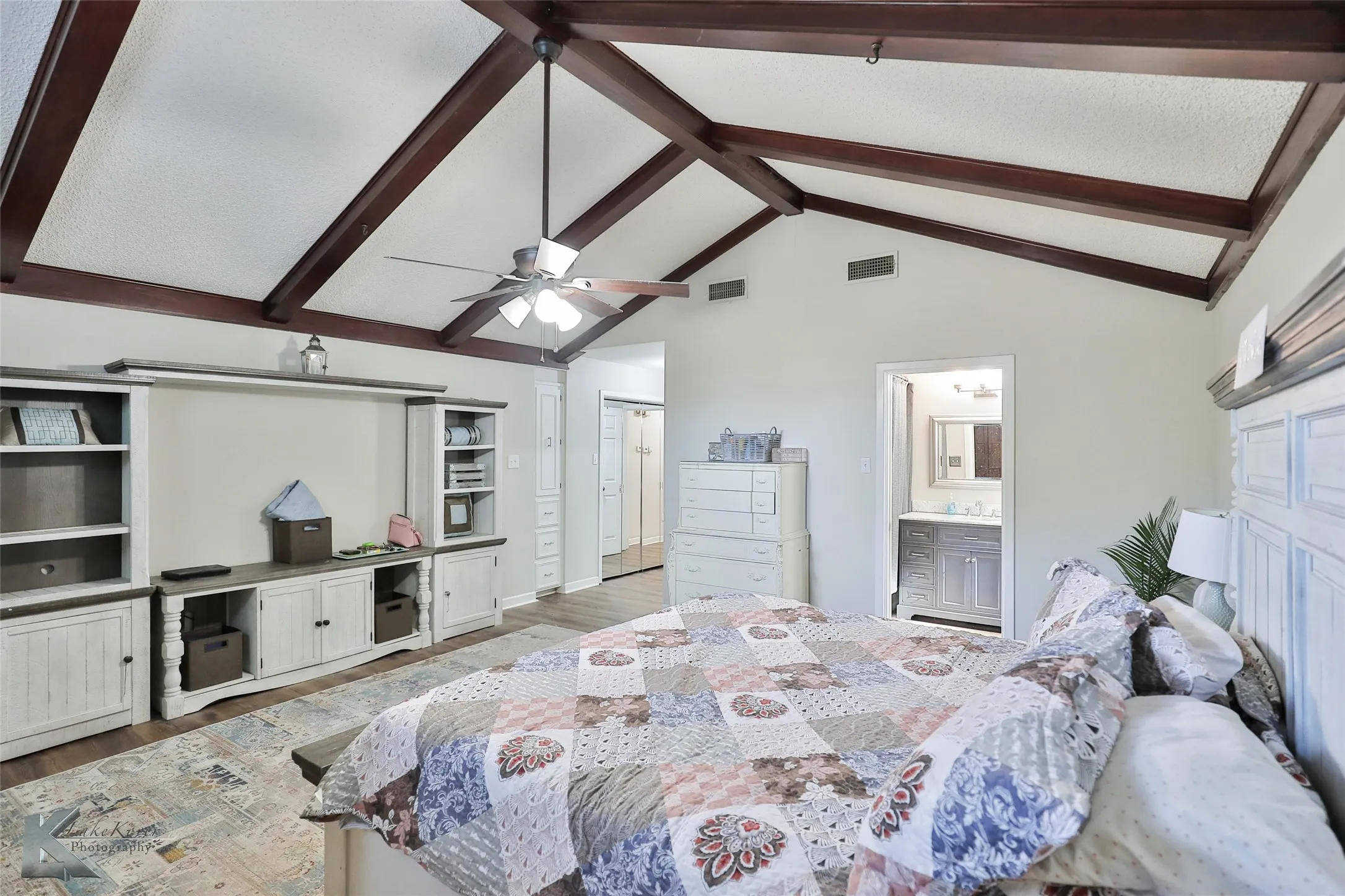 Single Family Residence For Sale in Taylor County , 801 Piedmont Drive, Abilene, Texas 79601, 4 Bedroom, 2 Bathroom, 2 Garage spaces, 2,776 Sqft, built in 1973, Preowned, mls#21220120, Real Estate Agent in Abilene, Homes For Sale in Taylor county, Homes For Sale in Abilene, Realtor in Abilene Texas, Real Estate Brokerage Independent Realty Texas, Luminita Cordes Realtor