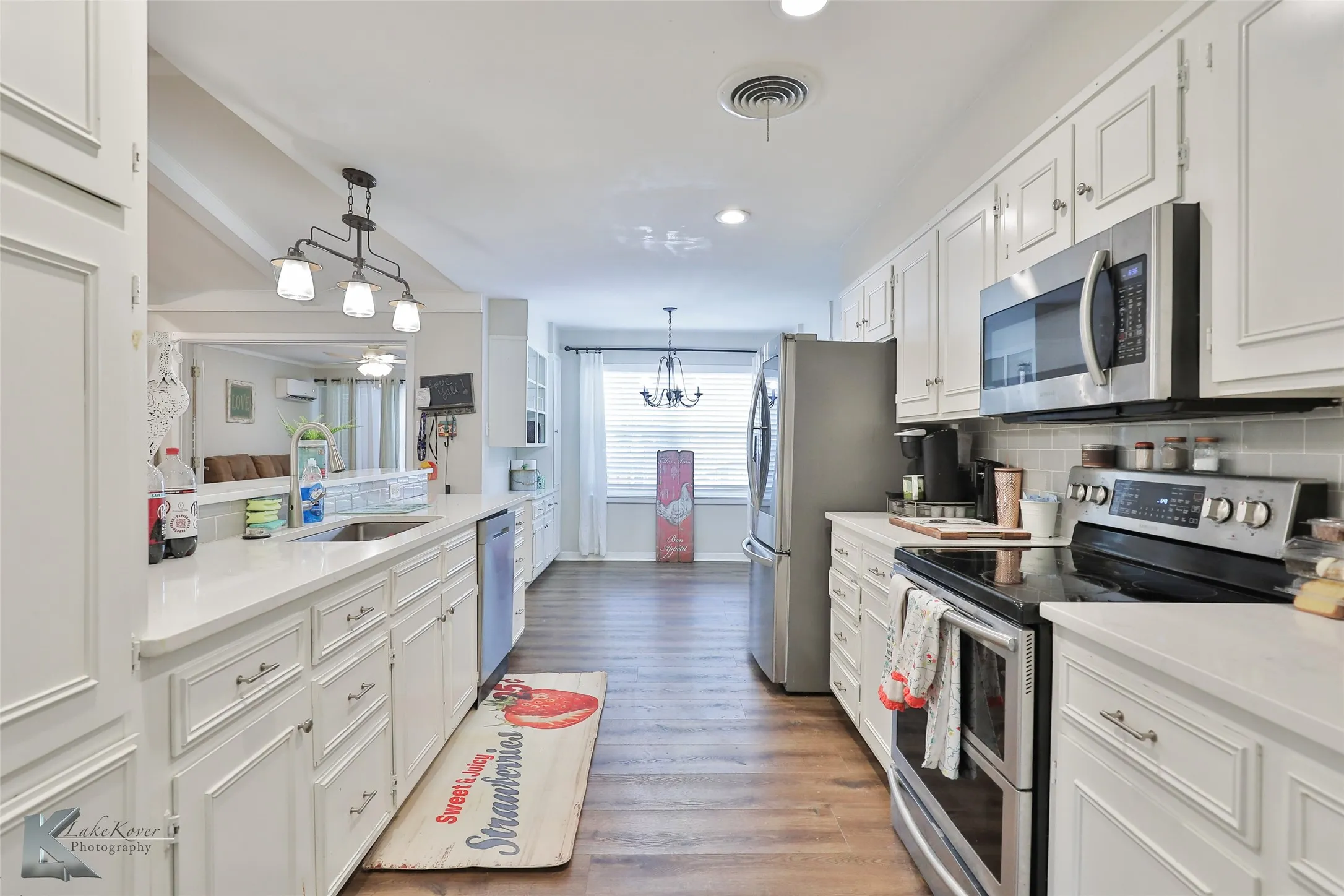 Single Family Residence For Sale in Taylor County , 801 Piedmont Drive, Abilene, Texas 79601, 4 Bedroom, 2 Bathroom, 2 Garage spaces, 2,776 Sqft, built in 1973, Preowned, mls#21220120, Real Estate Agent in Abilene, Homes For Sale in Taylor county, Homes For Sale in Abilene, Realtor in Abilene Texas, Real Estate Brokerage Independent Realty Texas, Luminita Cordes Realtor