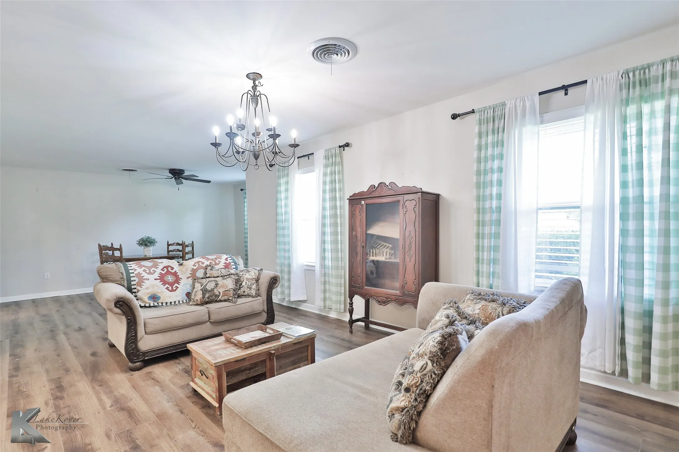 Single Family Residence For Sale in Taylor County , 801 Piedmont Drive, Abilene, Texas 79601, 4 Bedroom, 2 Bathroom, 2 Garage spaces, 2,776 Sqft, built in 1973, Preowned, mls#21220120, Real Estate Agent in Abilene, Homes For Sale in Taylor county, Homes For Sale in Abilene, Realtor in Abilene Texas, Real Estate Brokerage Independent Realty Texas, Luminita Cordes Realtor