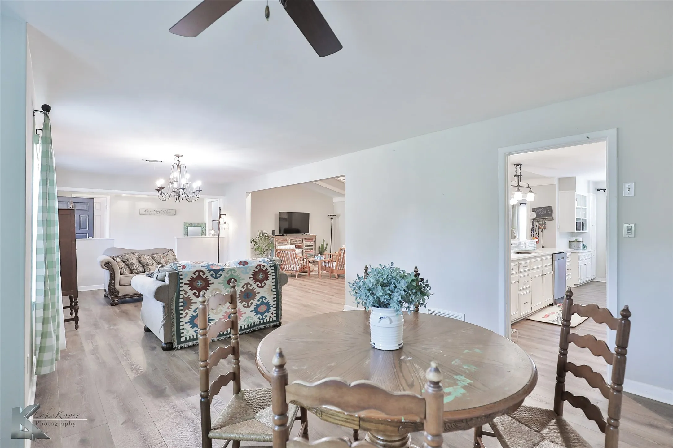 Single Family Residence For Sale in Taylor County , 801 Piedmont Drive, Abilene, Texas 79601, 4 Bedroom, 2 Bathroom, 2 Garage spaces, 2,776 Sqft, built in 1973, Preowned, mls#21220120, Real Estate Agent in Abilene, Homes For Sale in Taylor county, Homes For Sale in Abilene, Realtor in Abilene Texas, Real Estate Brokerage Independent Realty Texas, Luminita Cordes Realtor