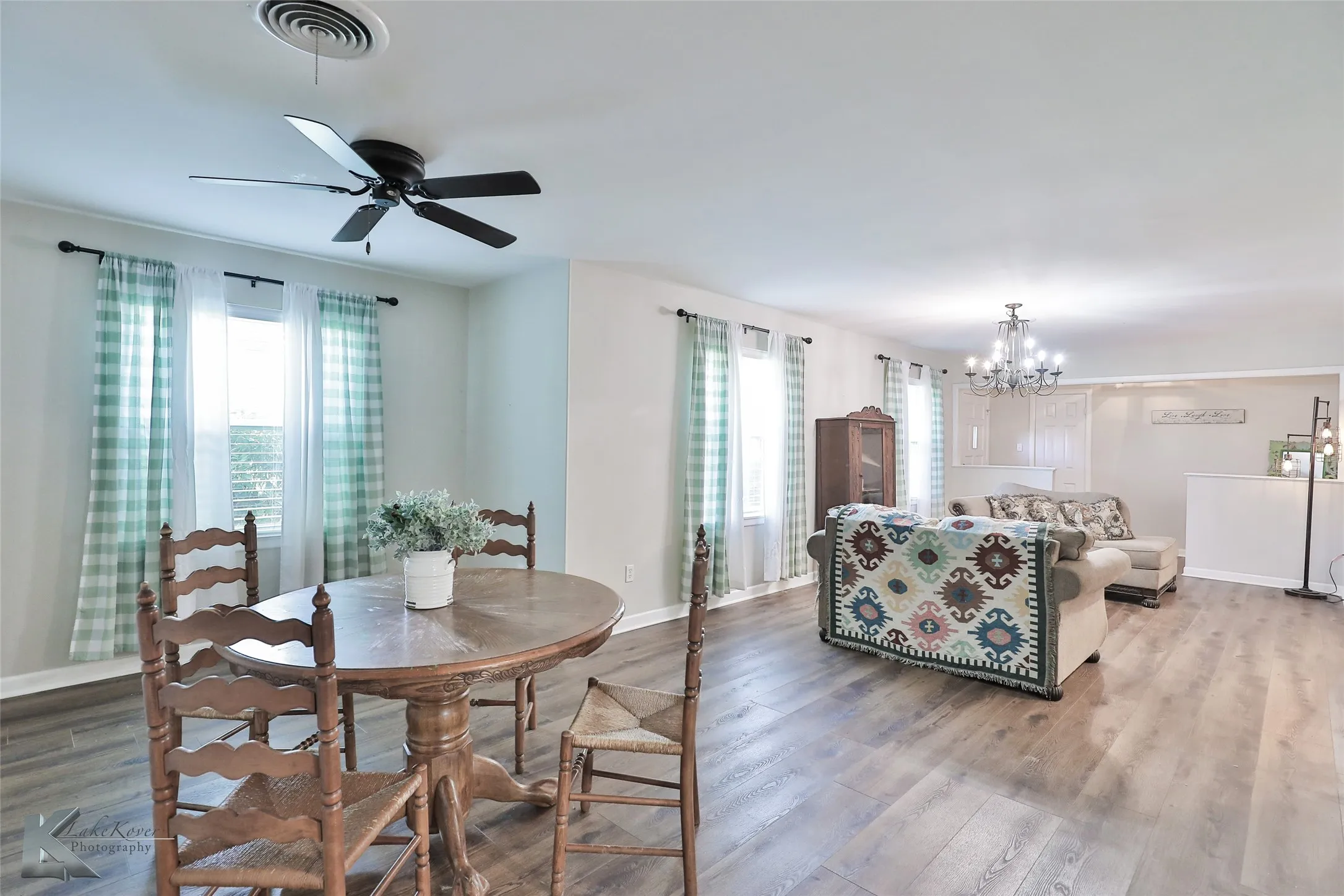 Single Family Residence For Sale in Taylor County , 801 Piedmont Drive, Abilene, Texas 79601, 4 Bedroom, 2 Bathroom, 2 Garage spaces, 2,776 Sqft, built in 1973, Preowned, mls#21220120, Real Estate Agent in Abilene, Homes For Sale in Taylor county, Homes For Sale in Abilene, Realtor in Abilene Texas, Real Estate Brokerage Independent Realty Texas, Luminita Cordes Realtor