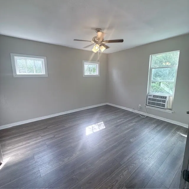 Single Family Residence For Sale in Mc Lennan County , 2621 Old Marlin, Waco, Texas 76705, 4 Bedroom, 2 Bathroom, Garage spaces, 1,696 Sqft, built in 1950, mls#21227461, Real Estate Agent in Waco, Homes For Sale in Mc Lennan county, Homes For Sale in Waco, Realtor in Waco Texas, Real Estate Brokerage Independent Realty Texas, Luminita Cordes Realtor