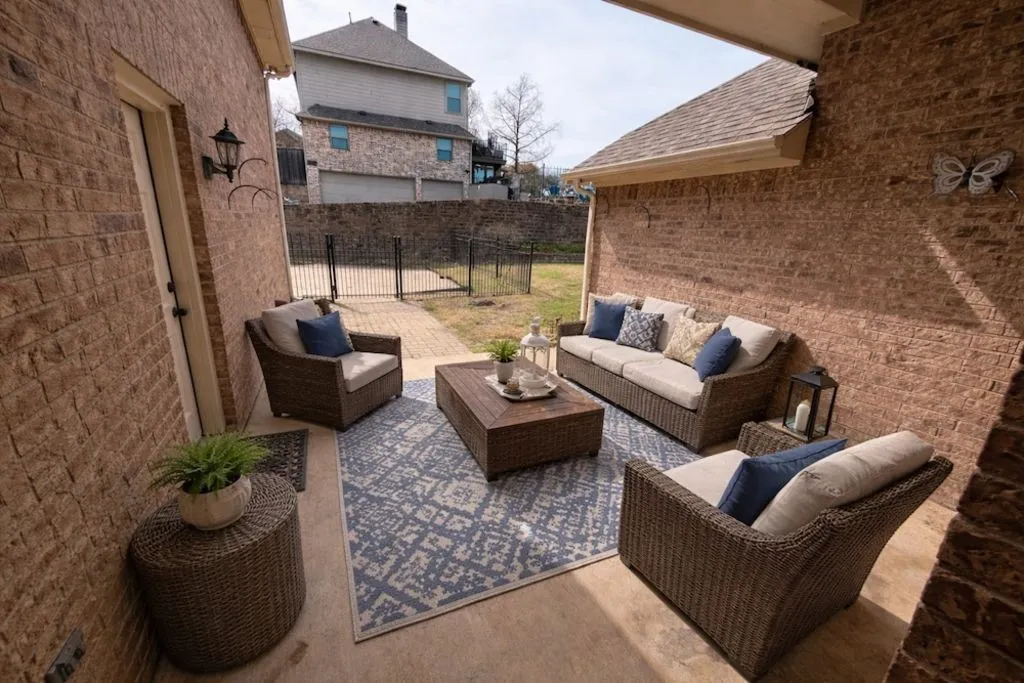 Single Family Residence For Sale in Rockwall County , 2185 Clubview Drive, Rockwall, Texas 75087, 3 Bedroom, 3 Bathroom, 2 Garage spaces, 3,083 Sqft, built in 2001, Preowned, mls#21227145, Real Estate Agent in Rockwall, Homes For Sale in Rockwall county, Homes For Sale in Rockwall, Realtor in Rockwall Texas, Real Estate Brokerage Independent Realty Texas, Luminita Cordes Realtor
