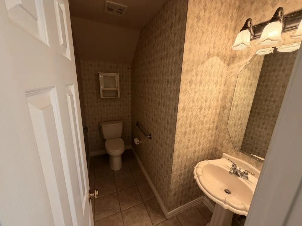 Single Family Residence For Sale in Rockwall County , 2185 Clubview Drive, Rockwall, Texas 75087, 3 Bedroom, 3 Bathroom, 2 Garage spaces, 3,083 Sqft, built in 2001, Preowned, mls#21227145, Real Estate Agent in Rockwall, Homes For Sale in Rockwall county, Homes For Sale in Rockwall, Realtor in Rockwall Texas, Real Estate Brokerage Independent Realty Texas, Luminita Cordes Realtor