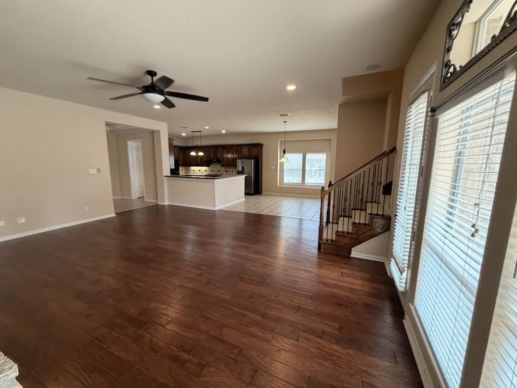Single Family Residence For Sale in Rockwall County , 2185 Clubview Drive, Rockwall, Texas 75087, 3 Bedroom, 3 Bathroom, 2 Garage spaces, 3,083 Sqft, built in 2001, Preowned, mls#21227145, Real Estate Agent in Rockwall, Homes For Sale in Rockwall county, Homes For Sale in Rockwall, Realtor in Rockwall Texas, Real Estate Brokerage Independent Realty Texas, Luminita Cordes Realtor