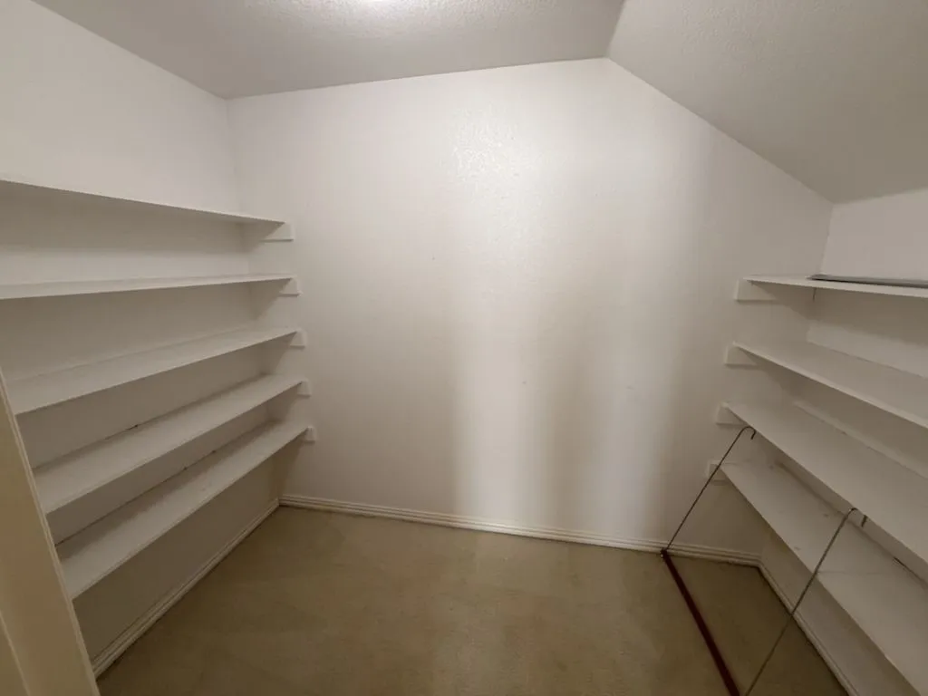 Single Family Residence For Sale in Rockwall County , 2185 Clubview Drive, Rockwall, Texas 75087, 3 Bedroom, 3 Bathroom, 2 Garage spaces, 3,083 Sqft, built in 2001, Preowned, mls#21227145, Real Estate Agent in Rockwall, Homes For Sale in Rockwall county, Homes For Sale in Rockwall, Realtor in Rockwall Texas, Real Estate Brokerage Independent Realty Texas, Luminita Cordes Realtor
