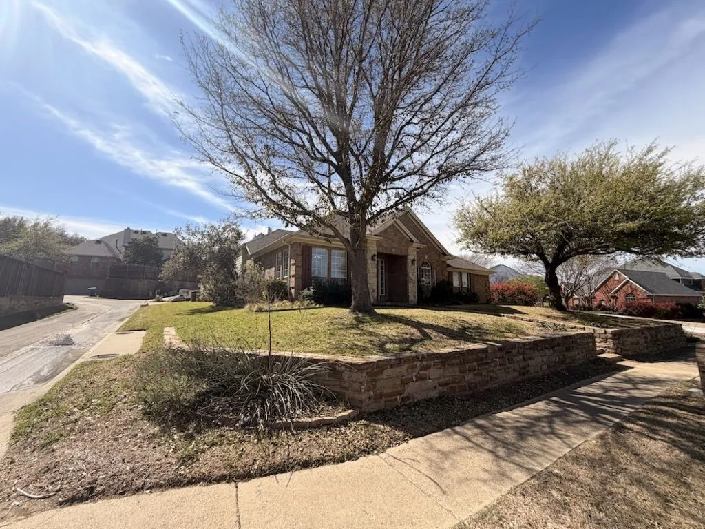 Single Family Residence For Sale in Rockwall County , 2185 Clubview Drive, Rockwall, Texas 75087, 3 Bedroom, 3 Bathroom, 2 Garage spaces, 3,083 Sqft, built in 2001, Preowned, mls#21227145, Real Estate Agent in Rockwall, Homes For Sale in Rockwall county, Homes For Sale in Rockwall, Realtor in Rockwall Texas, Real Estate Brokerage Independent Realty Texas, Luminita Cordes Realtor