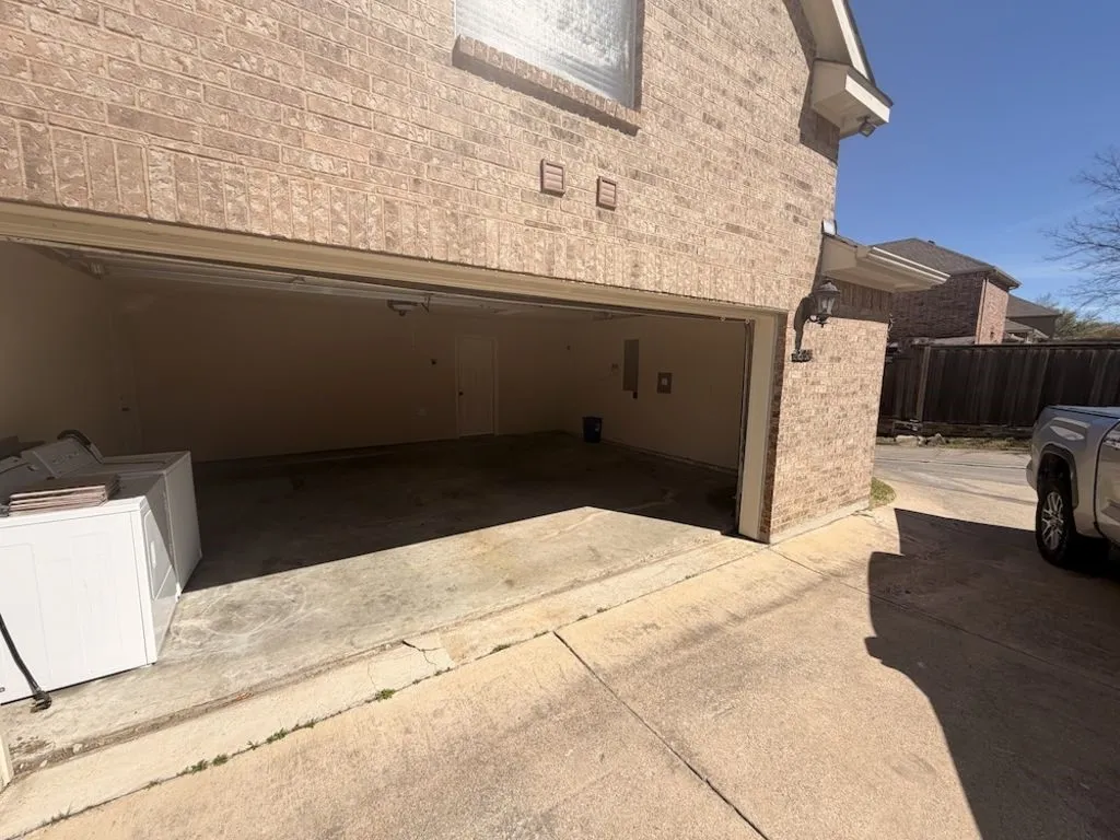 Single Family Residence For Sale in Rockwall County , 2185 Clubview Drive, Rockwall, Texas 75087, 3 Bedroom, 3 Bathroom, 2 Garage spaces, 3,083 Sqft, built in 2001, Preowned, mls#21227145, Real Estate Agent in Rockwall, Homes For Sale in Rockwall county, Homes For Sale in Rockwall, Realtor in Rockwall Texas, Real Estate Brokerage Independent Realty Texas, Luminita Cordes Realtor