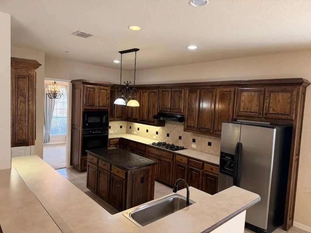 Single Family Residence For Sale in Rockwall County , 2185 Clubview Drive, Rockwall, Texas 75087, 3 Bedroom, 3 Bathroom, 2 Garage spaces, 3,083 Sqft, built in 2001, Preowned, mls#21227145, Real Estate Agent in Rockwall, Homes For Sale in Rockwall county, Homes For Sale in Rockwall, Realtor in Rockwall Texas, Real Estate Brokerage Independent Realty Texas, Luminita Cordes Realtor