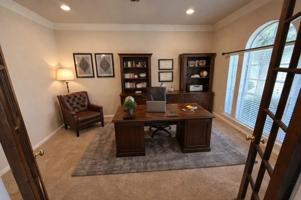 Single Family Residence For Sale in Rockwall County , 2185 Clubview Drive, Rockwall, Texas 75087, 3 Bedroom, 3 Bathroom, 2 Garage spaces, 3,083 Sqft, built in 2001, Preowned, mls#21227145, Real Estate Agent in Rockwall, Homes For Sale in Rockwall county, Homes For Sale in Rockwall, Realtor in Rockwall Texas, Real Estate Brokerage Independent Realty Texas, Luminita Cordes Realtor