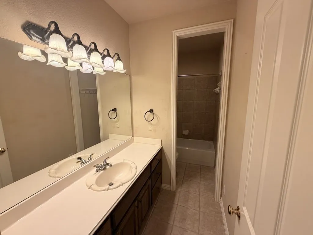 Single Family Residence For Sale in Rockwall County , 2185 Clubview Drive, Rockwall, Texas 75087, 3 Bedroom, 3 Bathroom, 2 Garage spaces, 3,083 Sqft, built in 2001, Preowned, mls#21227145, Real Estate Agent in Rockwall, Homes For Sale in Rockwall county, Homes For Sale in Rockwall, Realtor in Rockwall Texas, Real Estate Brokerage Independent Realty Texas, Luminita Cordes Realtor