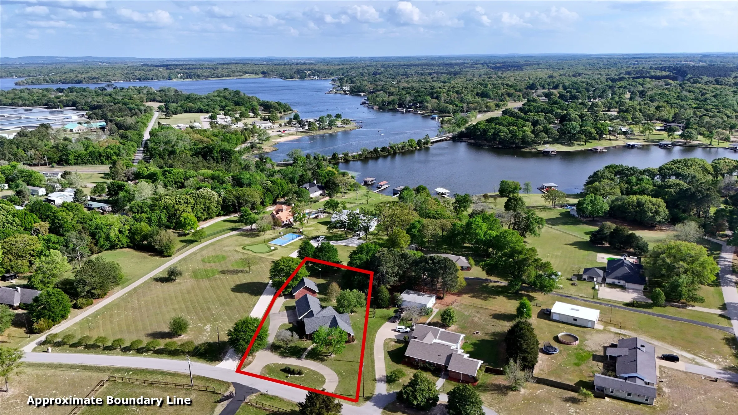 Single Family Residence For Sale in Henderson County , 2436 Lakefront Shores Road, Athens, Texas 75752, 3 Bedroom, 3 Bathroom, 3 Garage spaces, 2,024 Sqft, built in 2004, mls#21227590, Real Estate Agent in Athens, Homes For Sale in Henderson county, Homes For Sale in Athens, Realtor in Athens Texas, Real Estate Brokerage Independent Realty Texas, Luminita Cordes Realtor