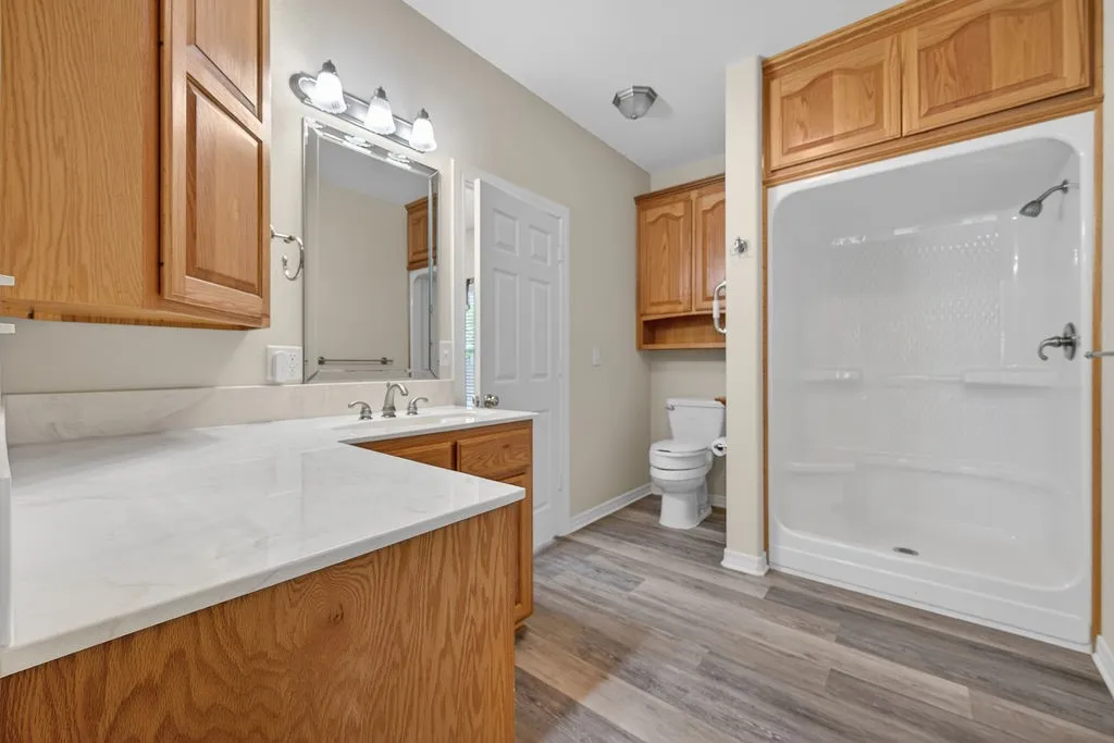 Single Family Residence For Sale in Henderson County , 2436 Lakefront Shores Road, Athens, Texas 75752, 3 Bedroom, 3 Bathroom, 3 Garage spaces, 2,024 Sqft, built in 2004, mls#21227590, Real Estate Agent in Athens, Homes For Sale in Henderson county, Homes For Sale in Athens, Realtor in Athens Texas, Real Estate Brokerage Independent Realty Texas, Luminita Cordes Realtor