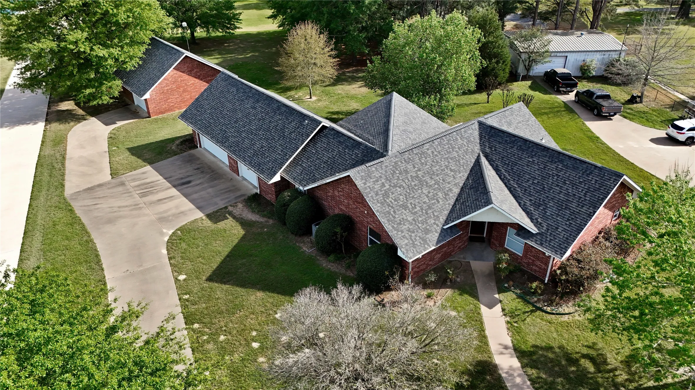 Single Family Residence For Sale in Henderson County , 2436 Lakefront Shores Road, Athens, Texas 75752, 3 Bedroom, 3 Bathroom, 3 Garage spaces, 2,024 Sqft, built in 2004, mls#21227590, Real Estate Agent in Athens, Homes For Sale in Henderson county, Homes For Sale in Athens, Realtor in Athens Texas, Real Estate Brokerage Independent Realty Texas, Luminita Cordes Realtor